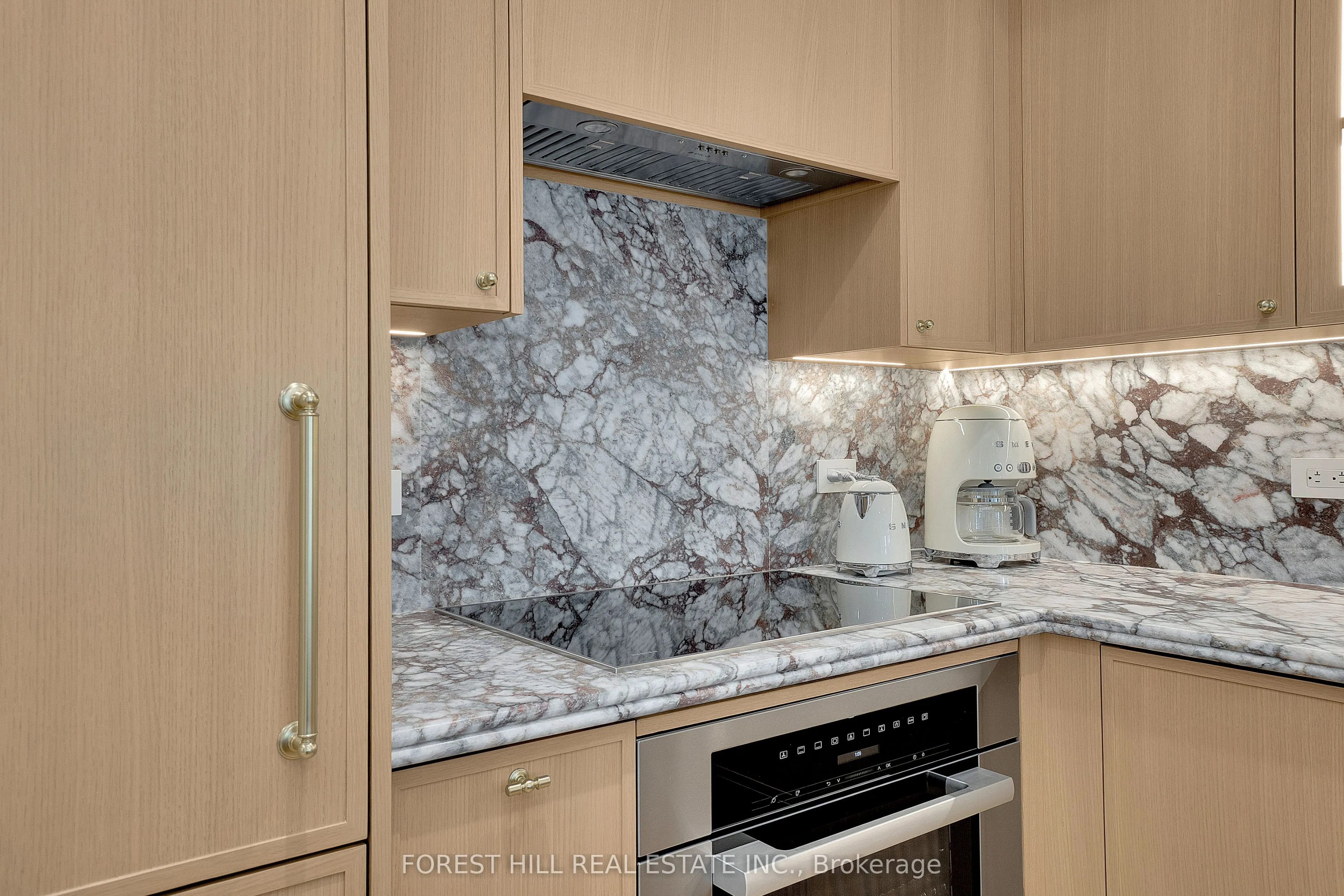 38 Avenue Road, #804