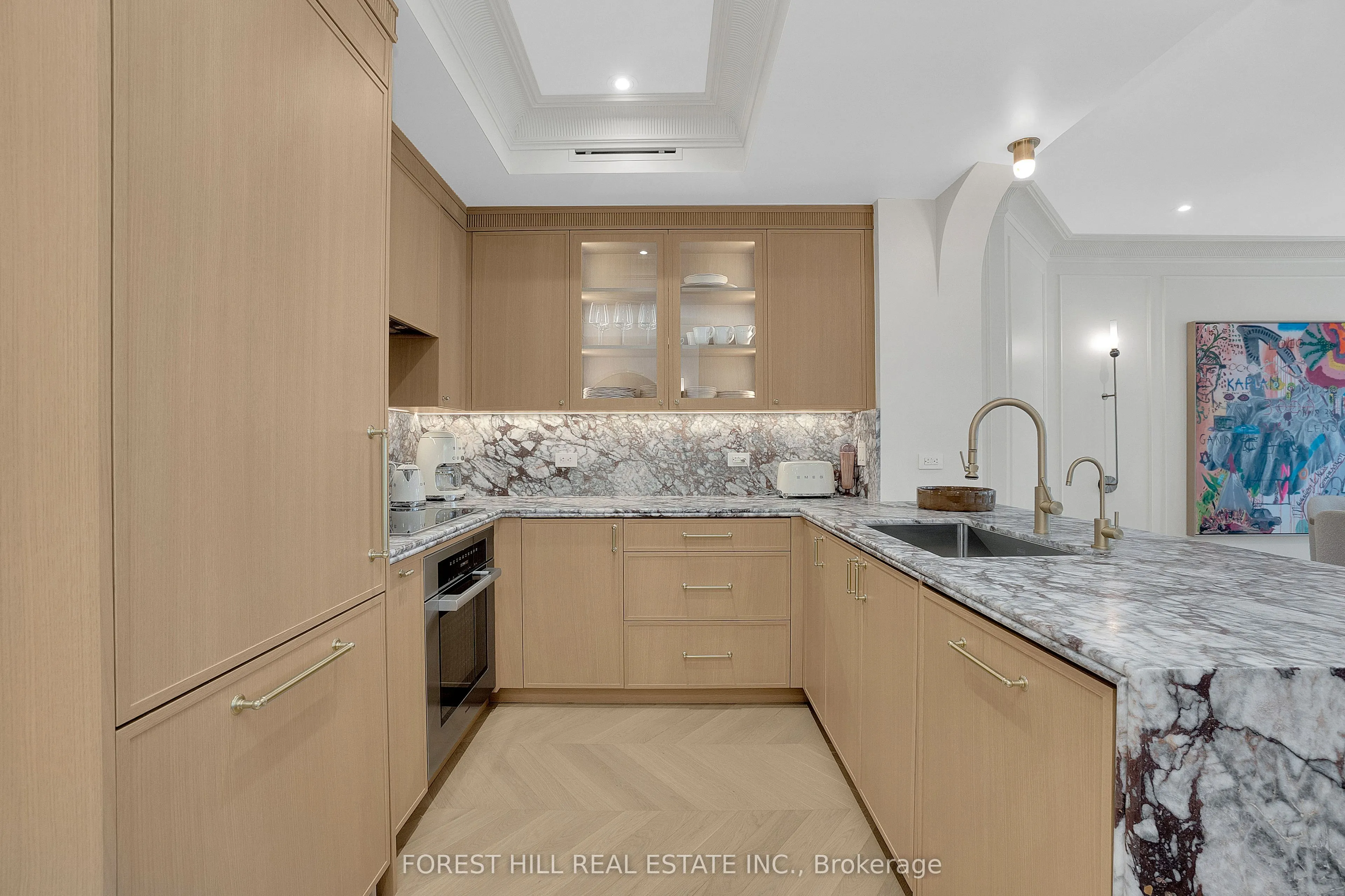 38 Avenue Road, #804