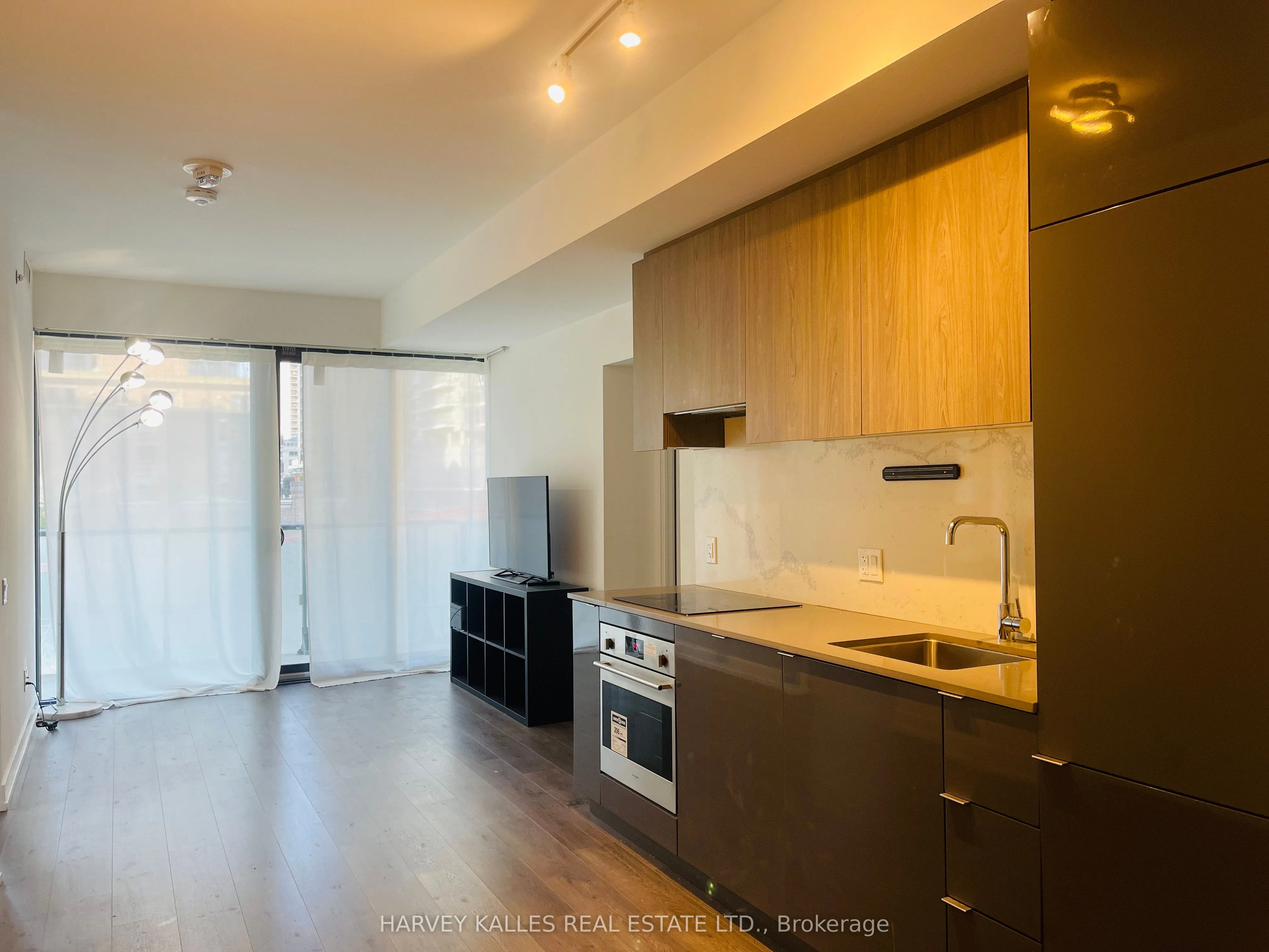 161 Roehampton Avenue, #307