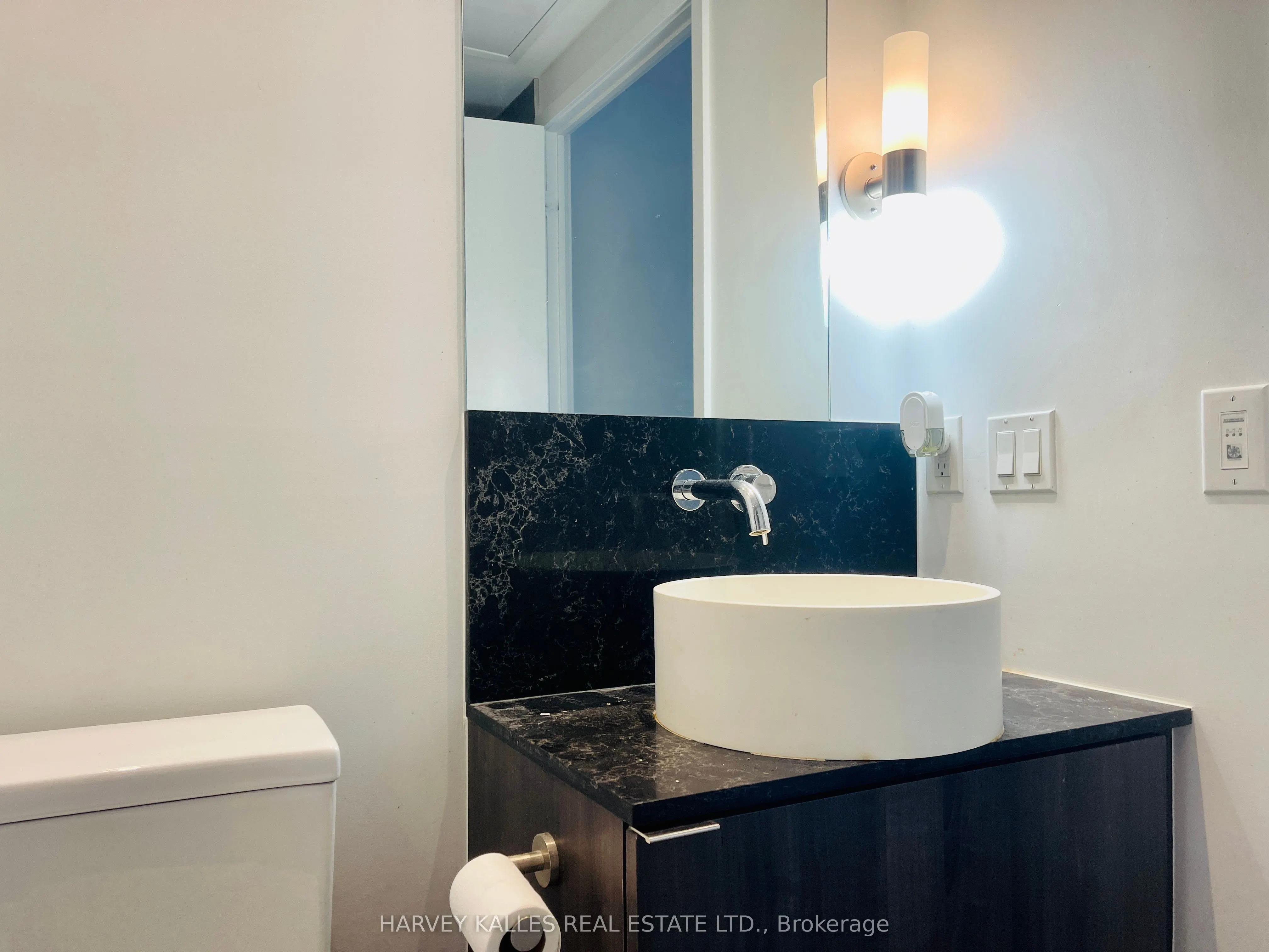 161 Roehampton Avenue, #307