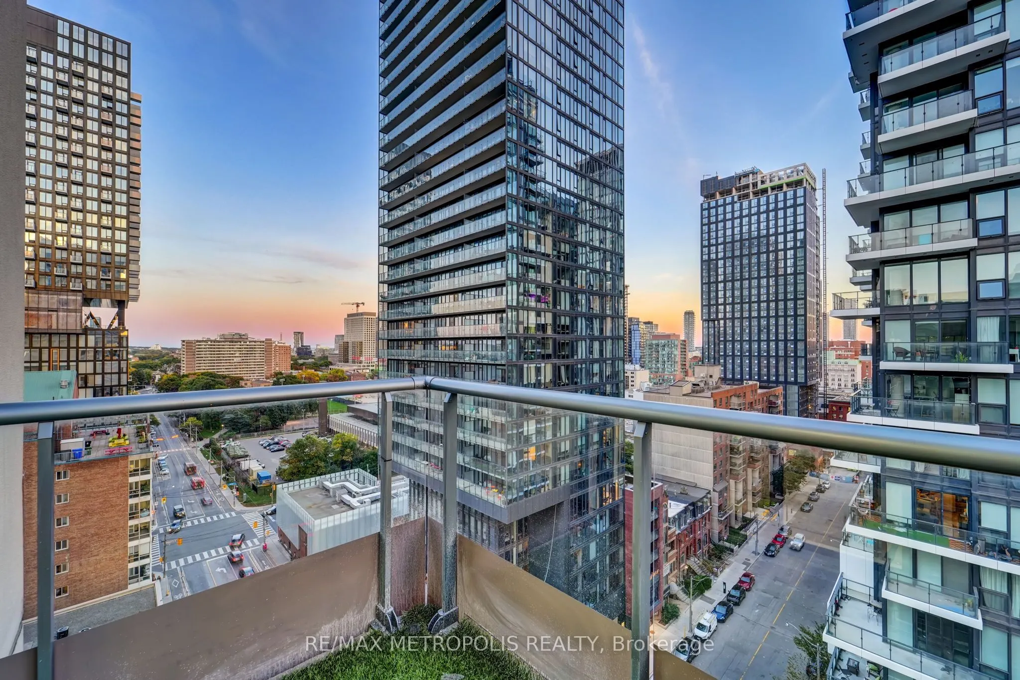 76 Shuter Street, #1504