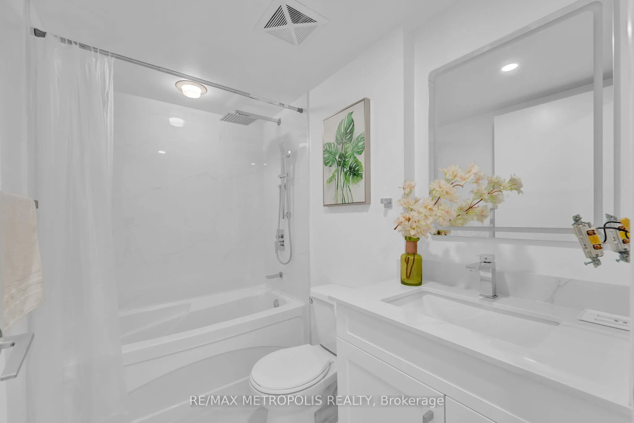 76 Shuter Street, #1504