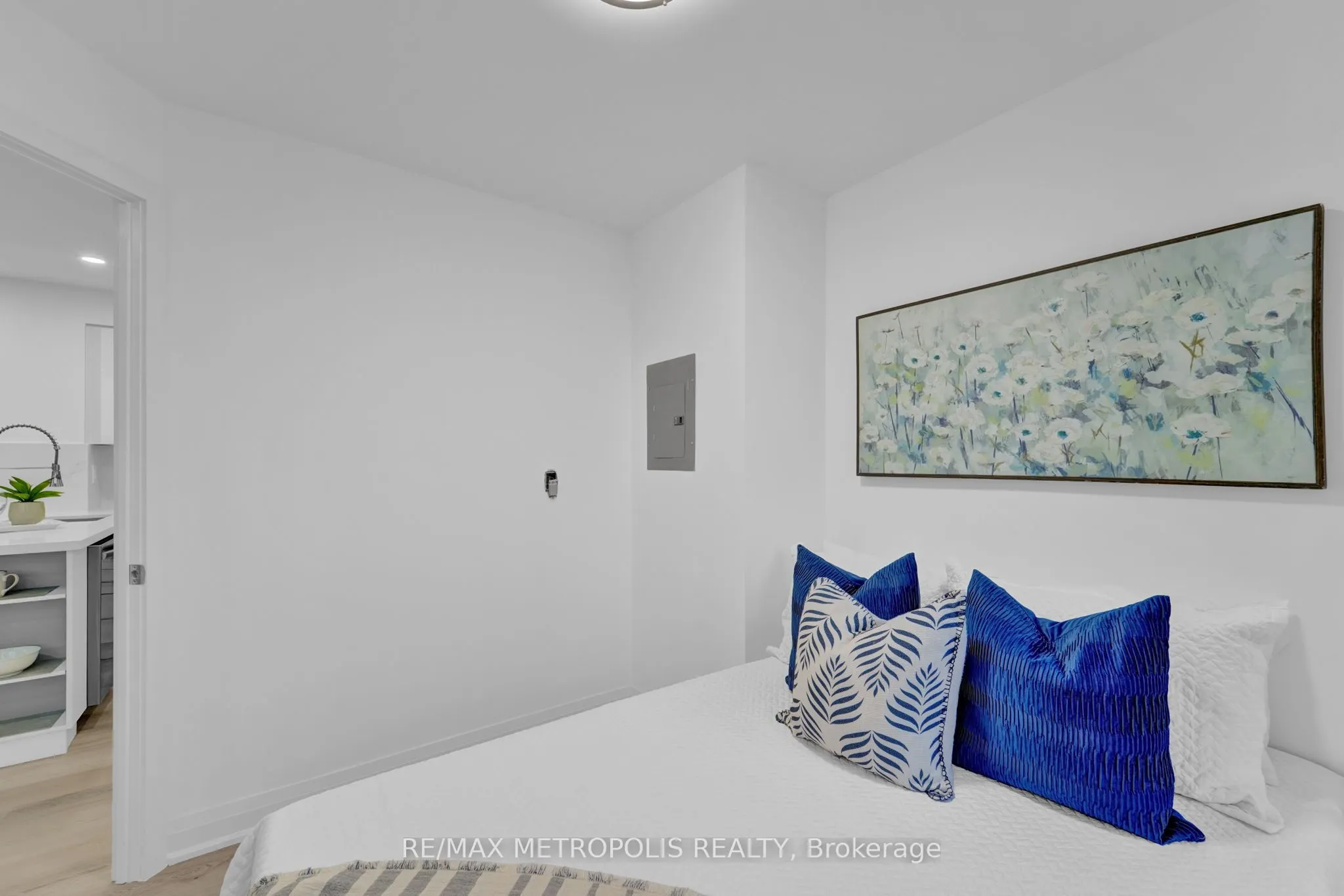 76 Shuter Street, #1504