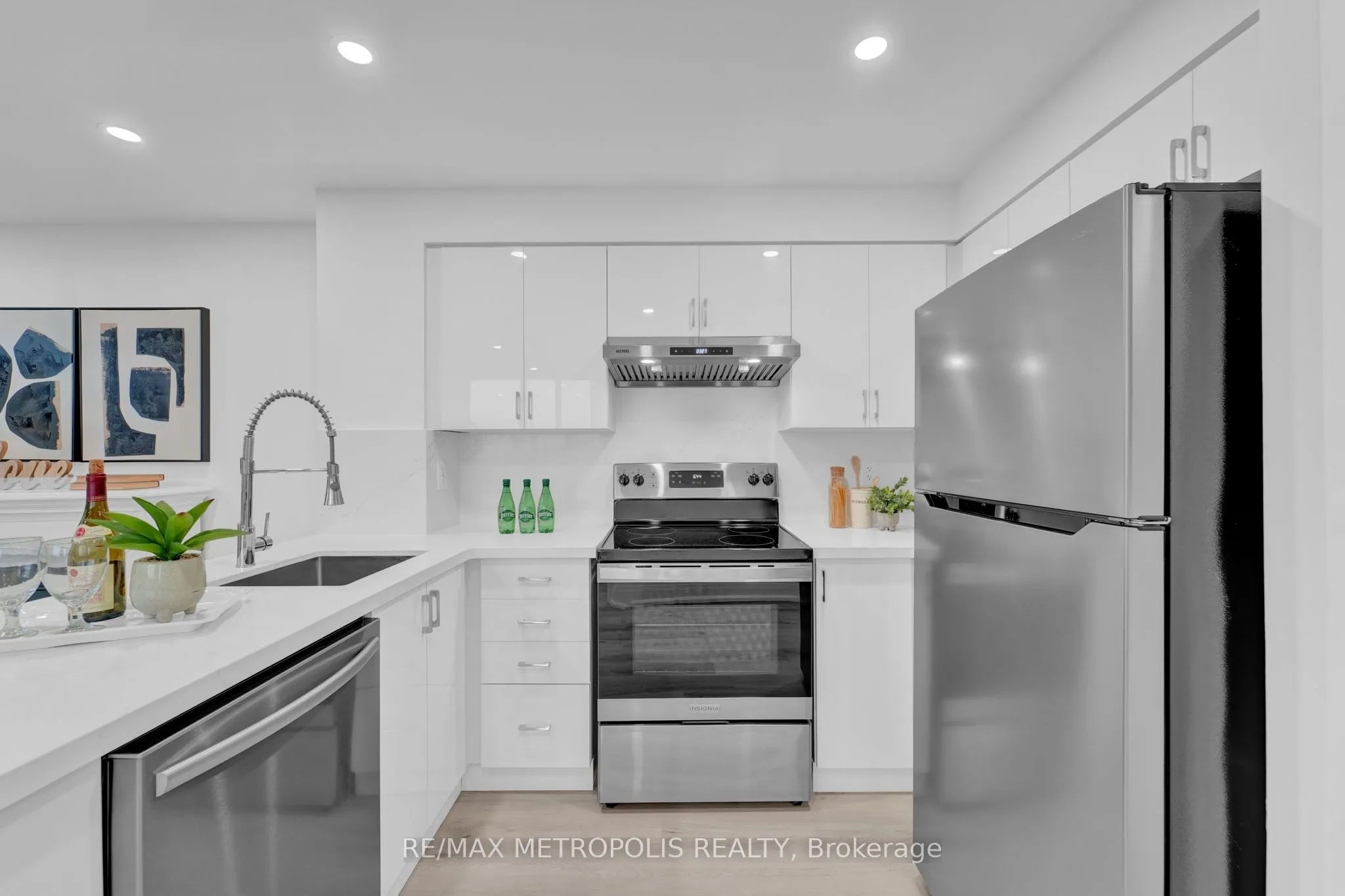 76 Shuter Street, #1504