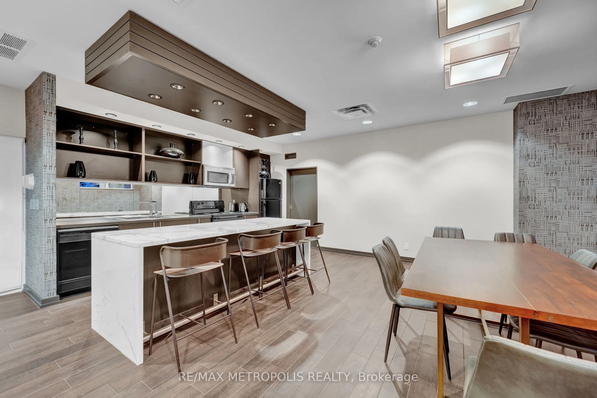 76 Shuter Street, #1504