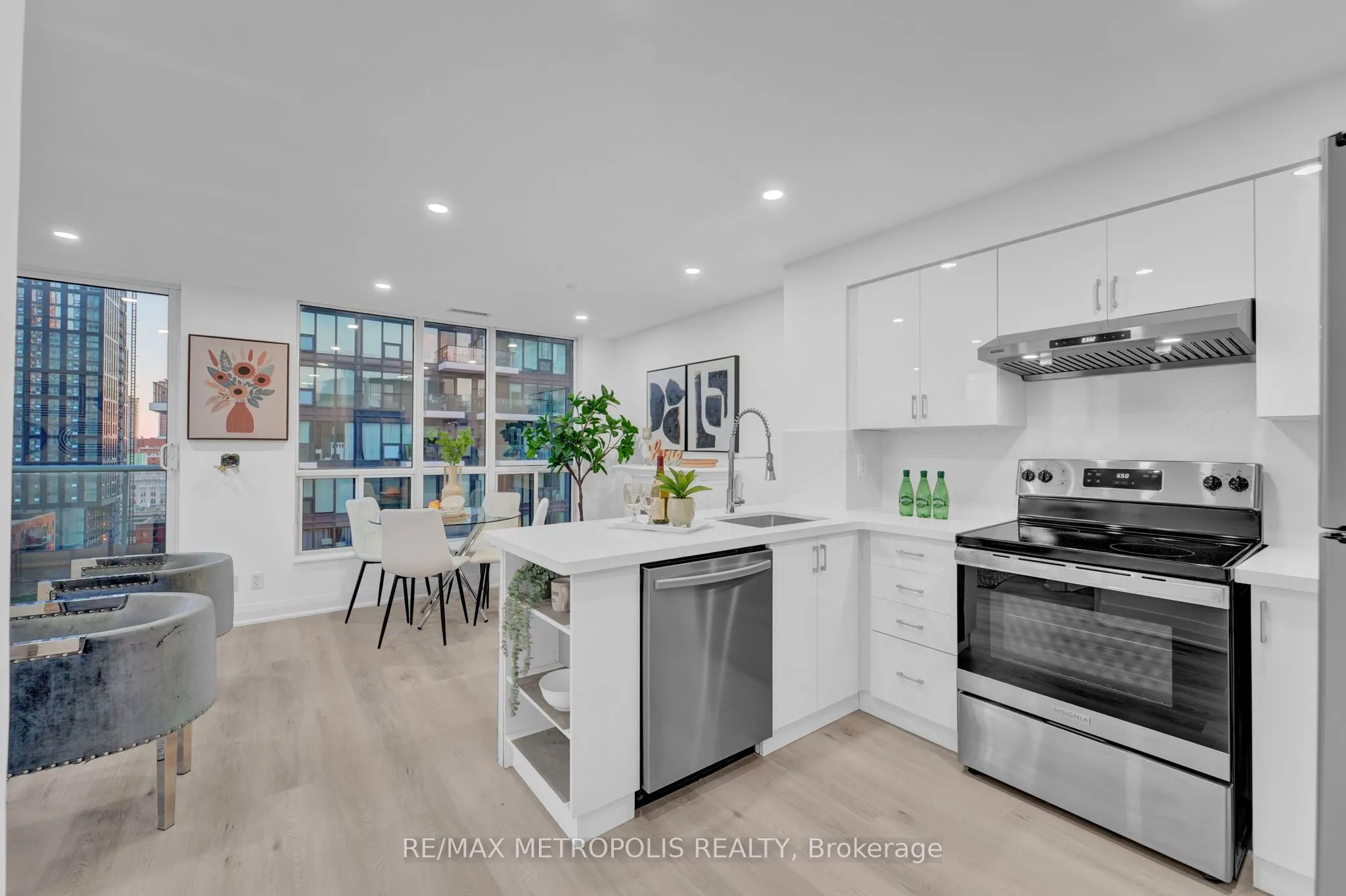 76 Shuter Street, #1504
