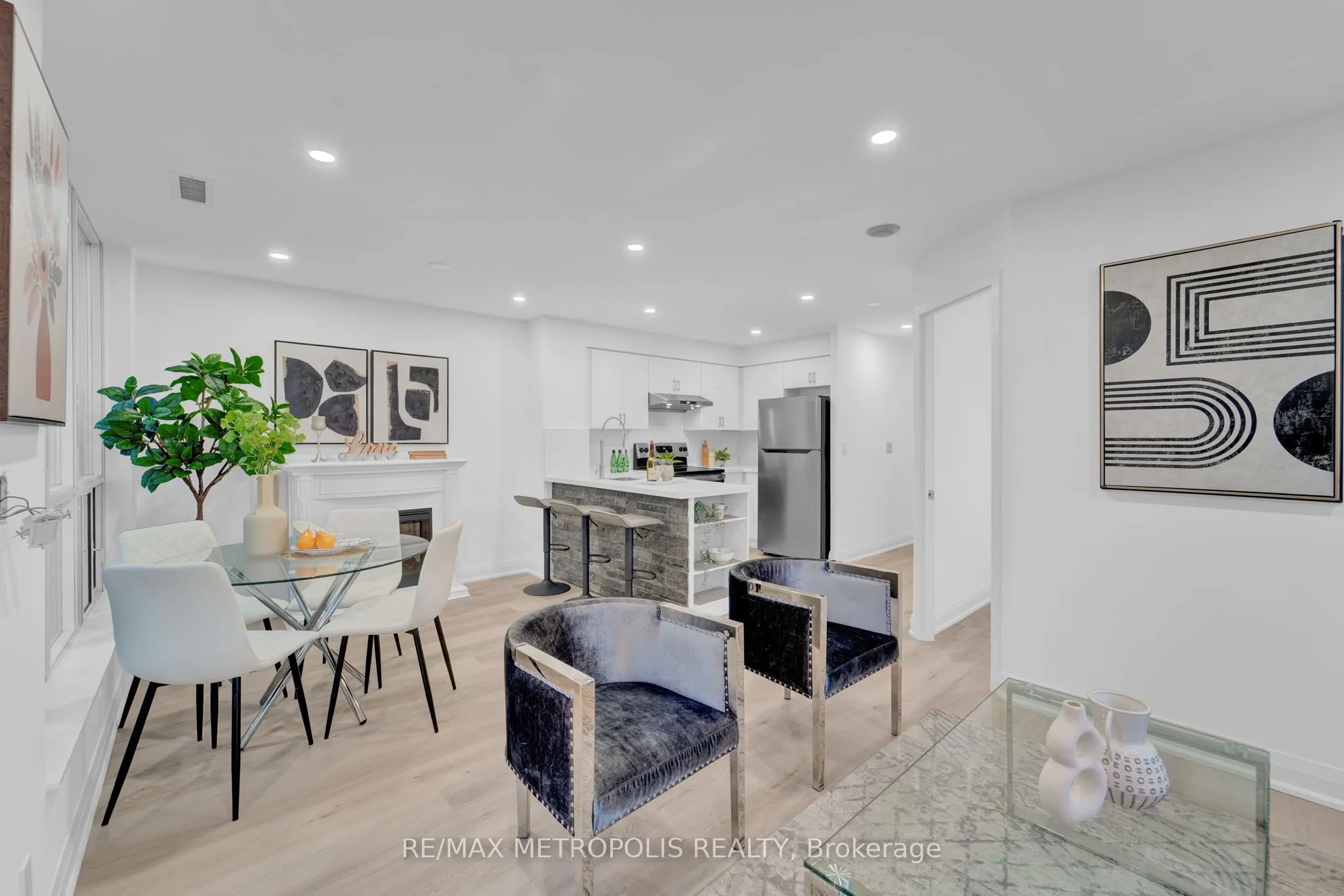 76 Shuter Street, #1504