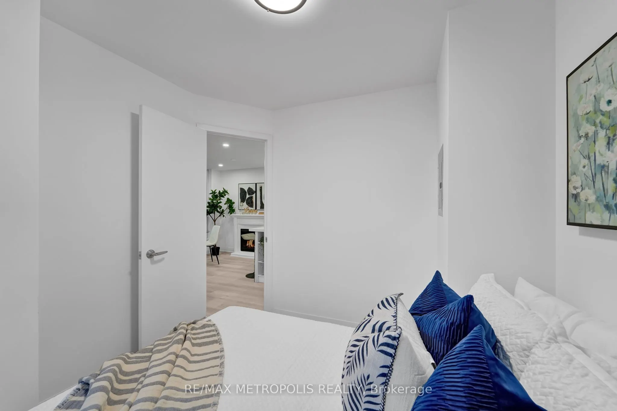 76 Shuter Street, #1504