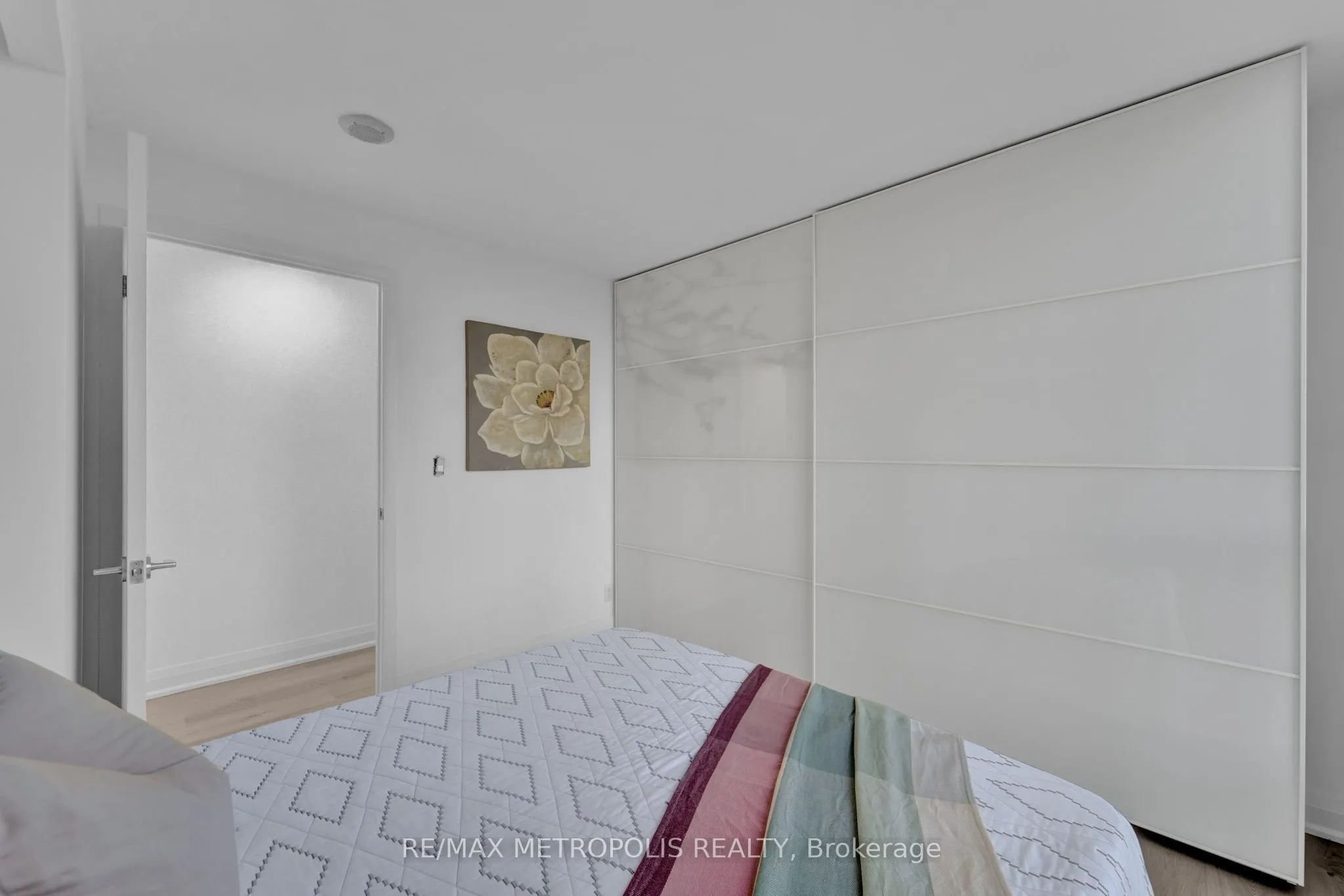 76 Shuter Street, #1504
