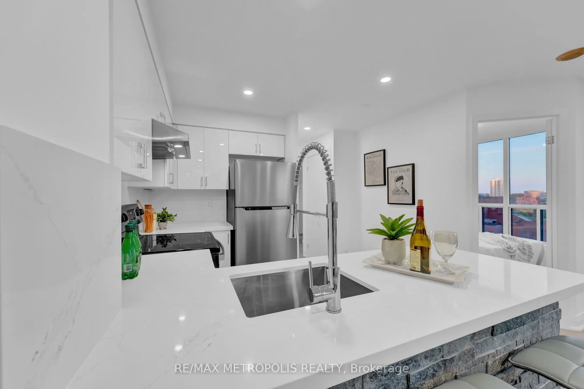 76 Shuter Street, #1504