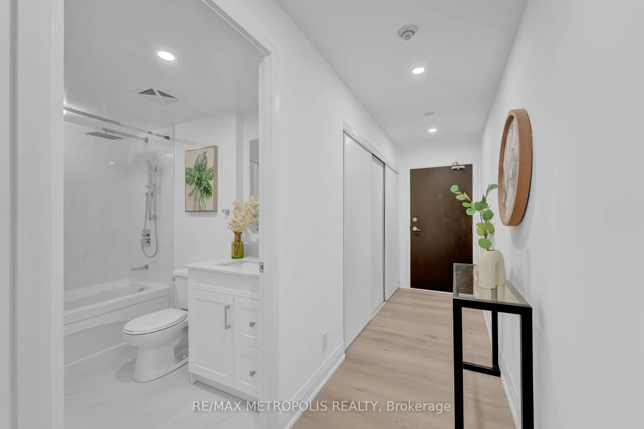 76 Shuter Street, #1504