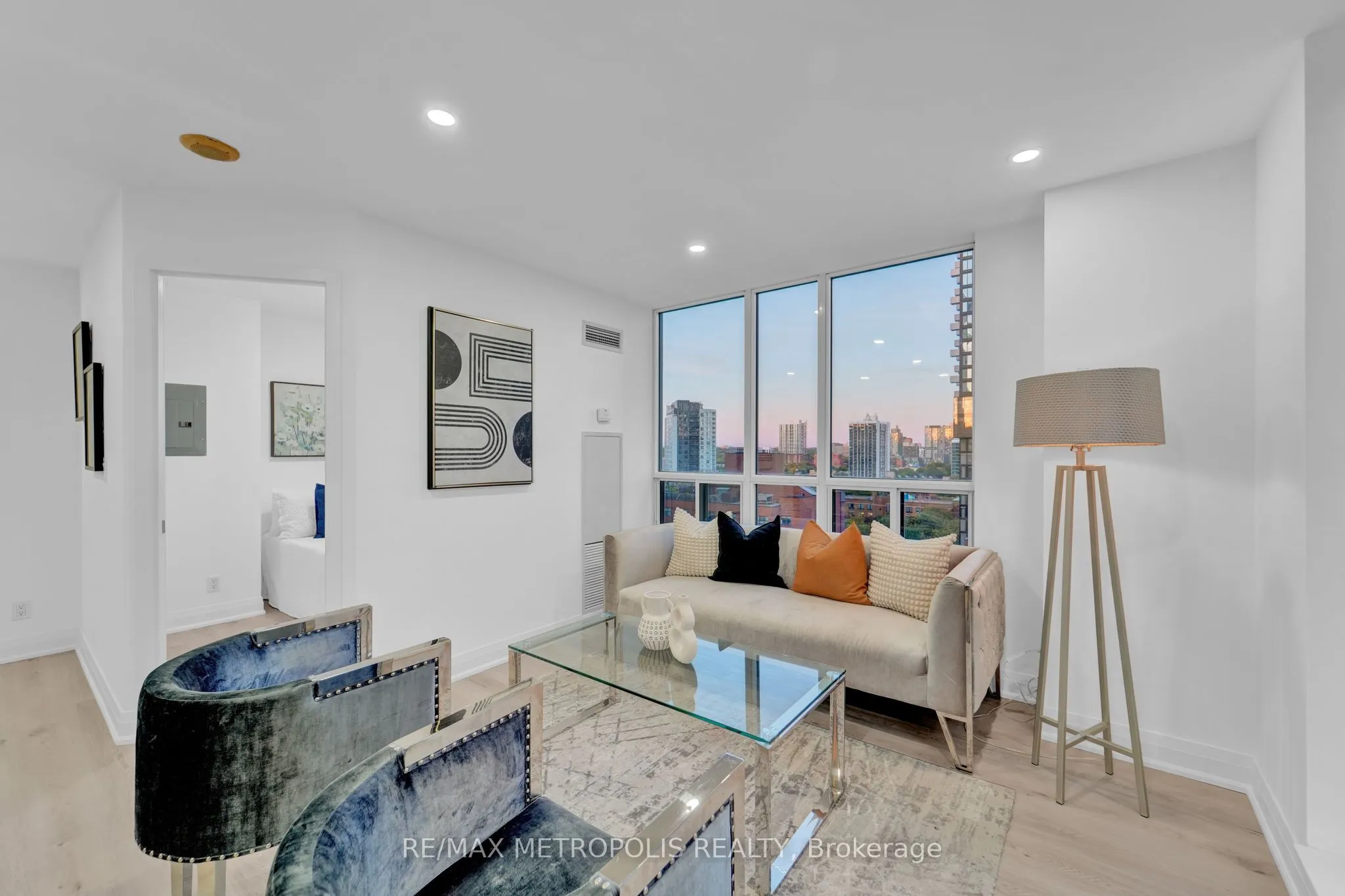 76 Shuter Street, #1504