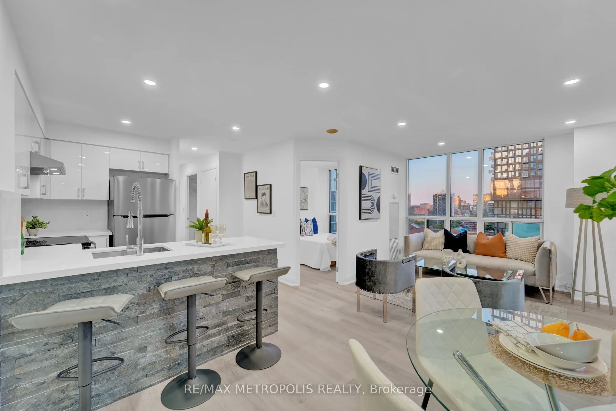 76 Shuter Street, #1504