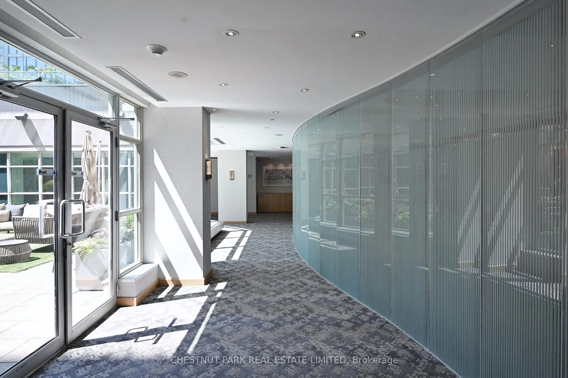 350 Wellington Street W, #G06
