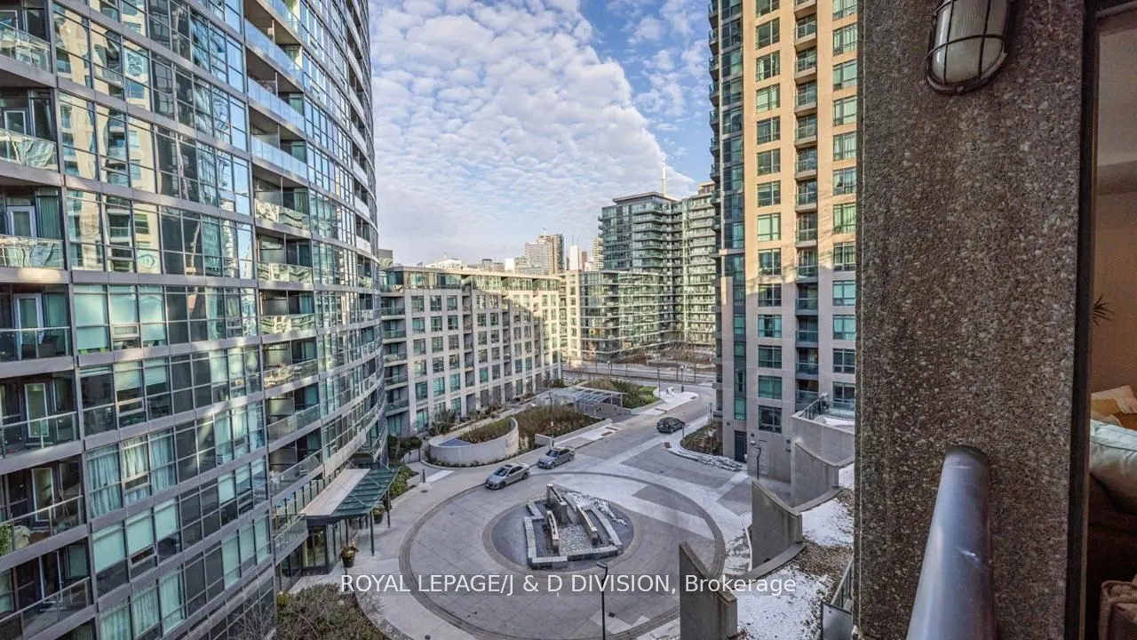 219 Fort York Boulevard, #615