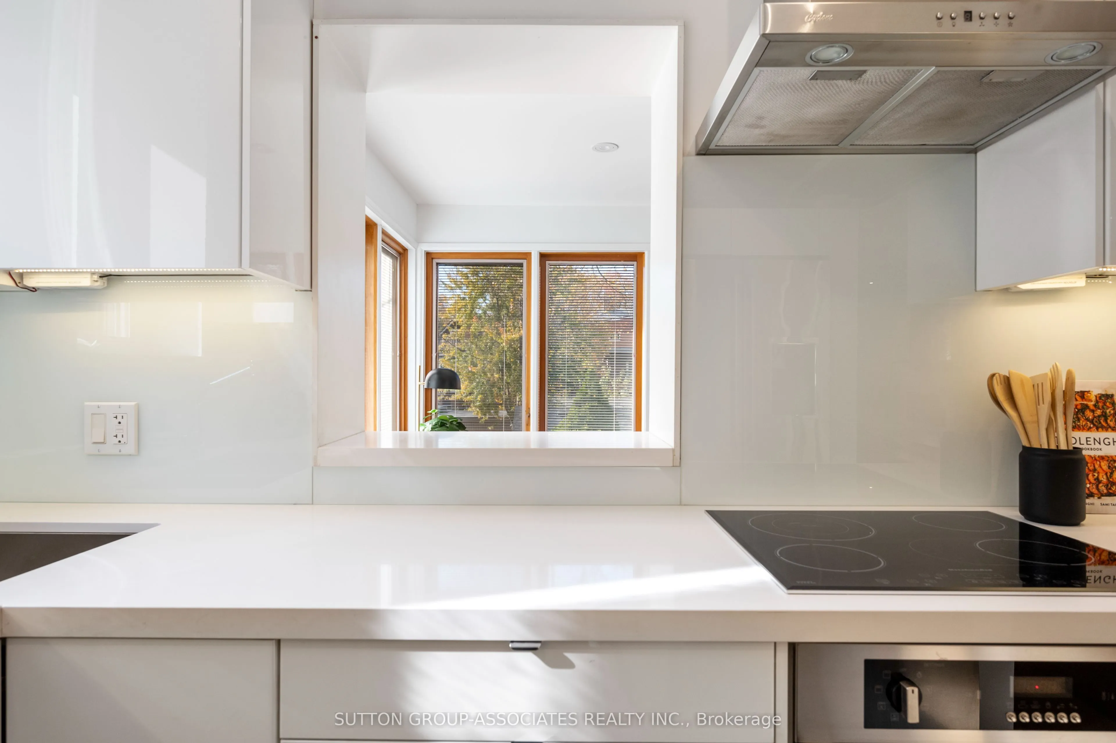 20 Kendal Avenue, #Upper
