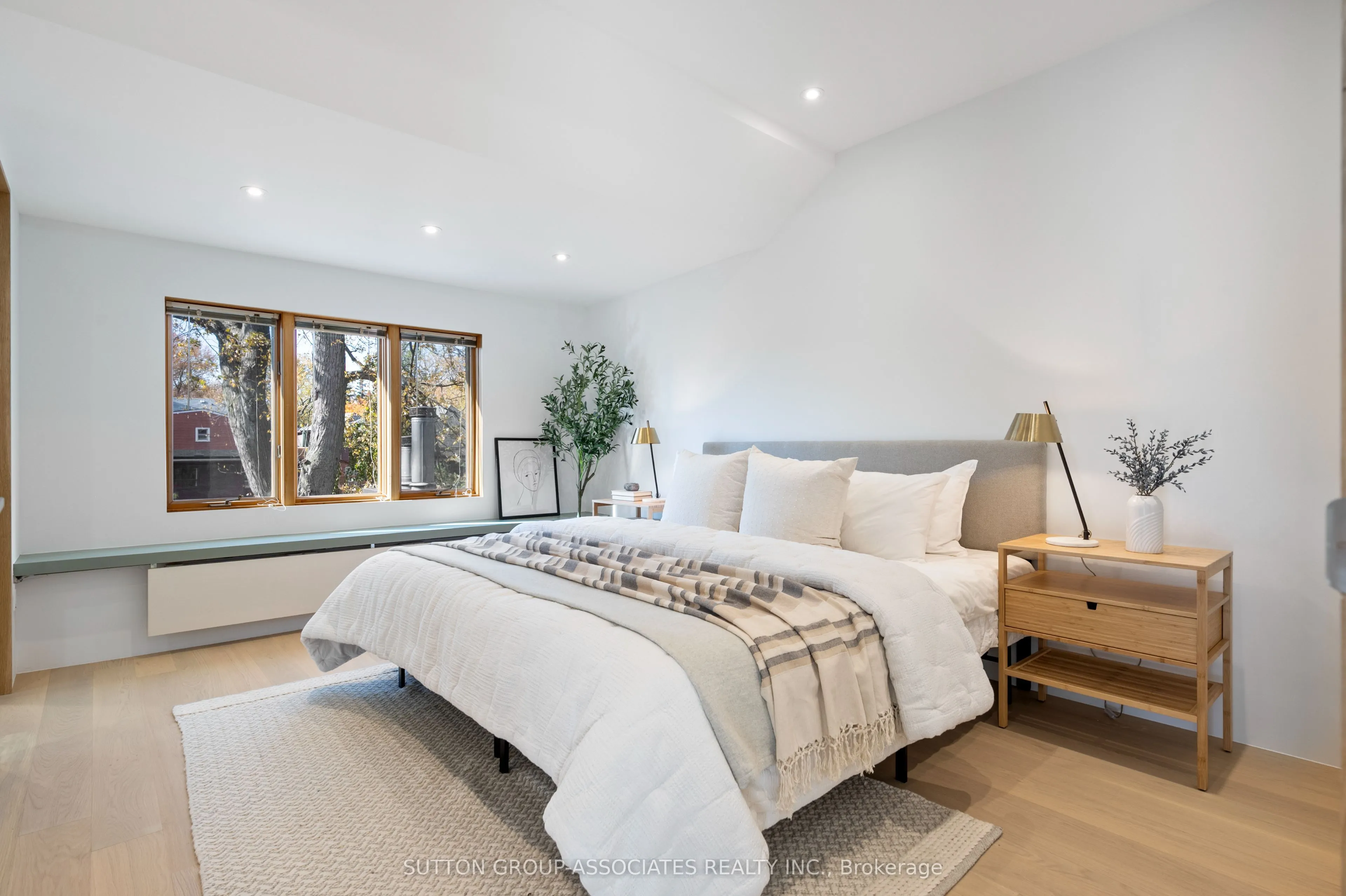 20 Kendal Avenue, #Upper