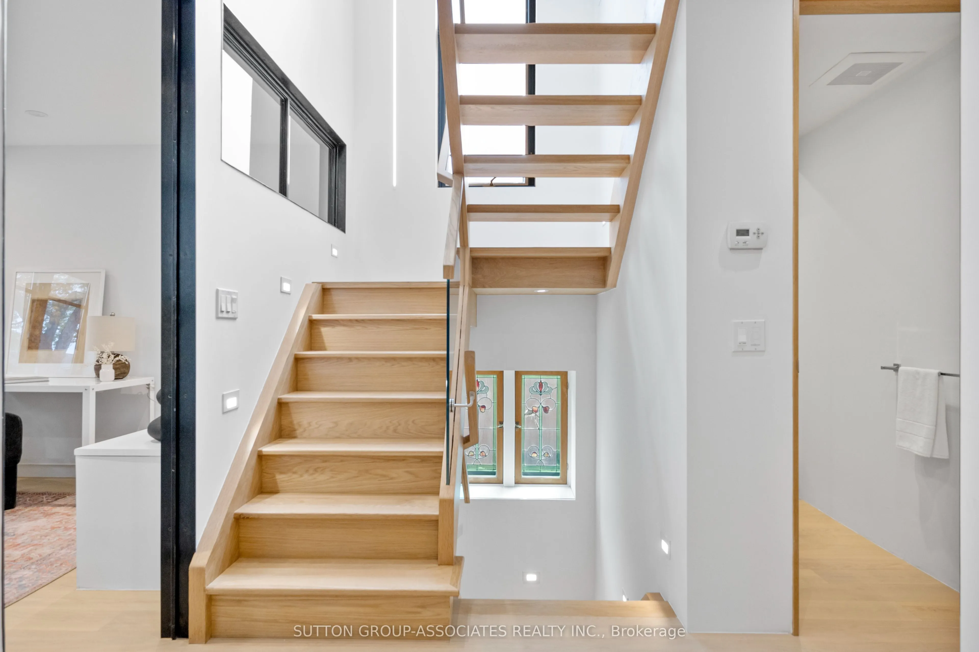 20 Kendal Avenue, #Upper