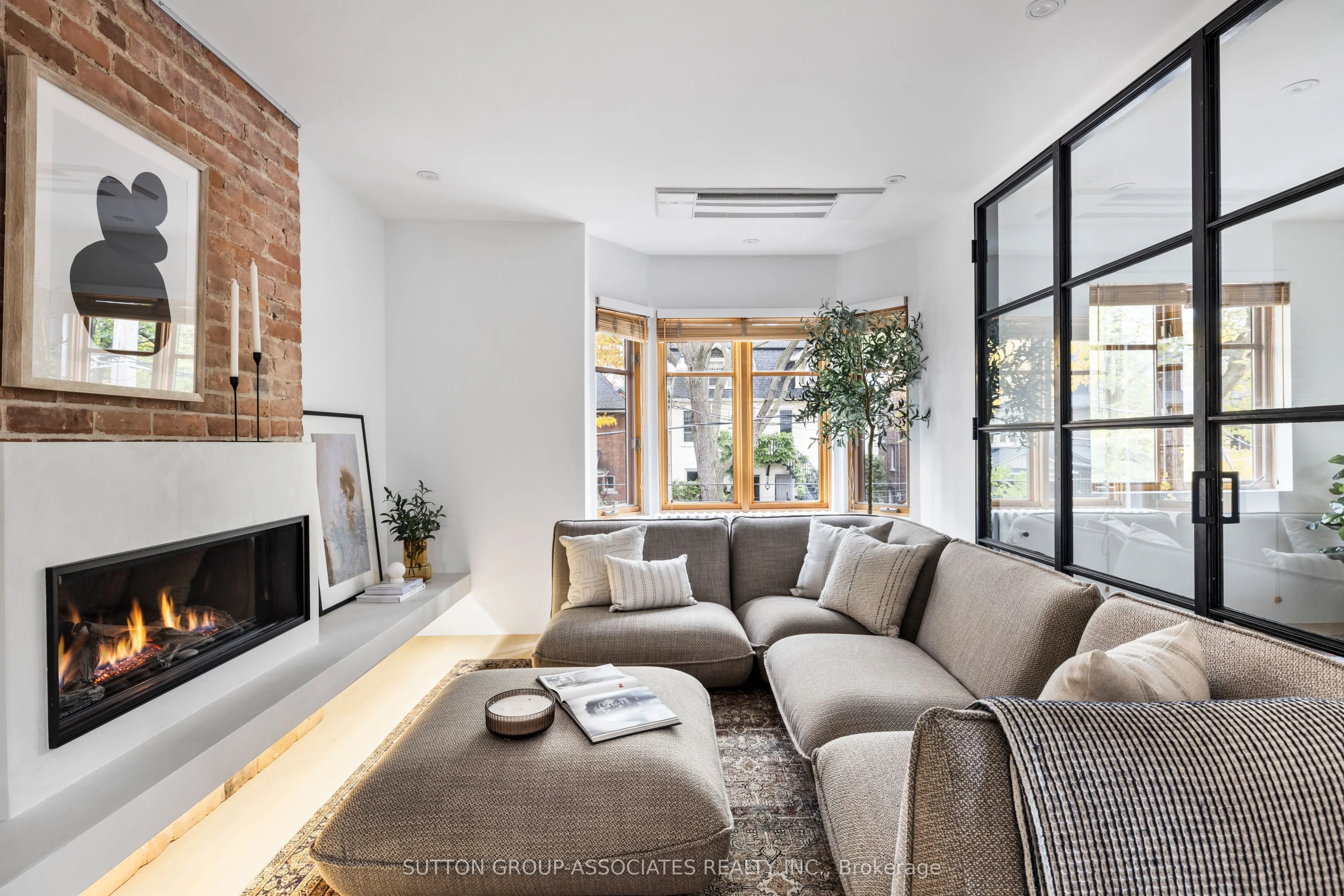 20 Kendal Avenue, #Upper