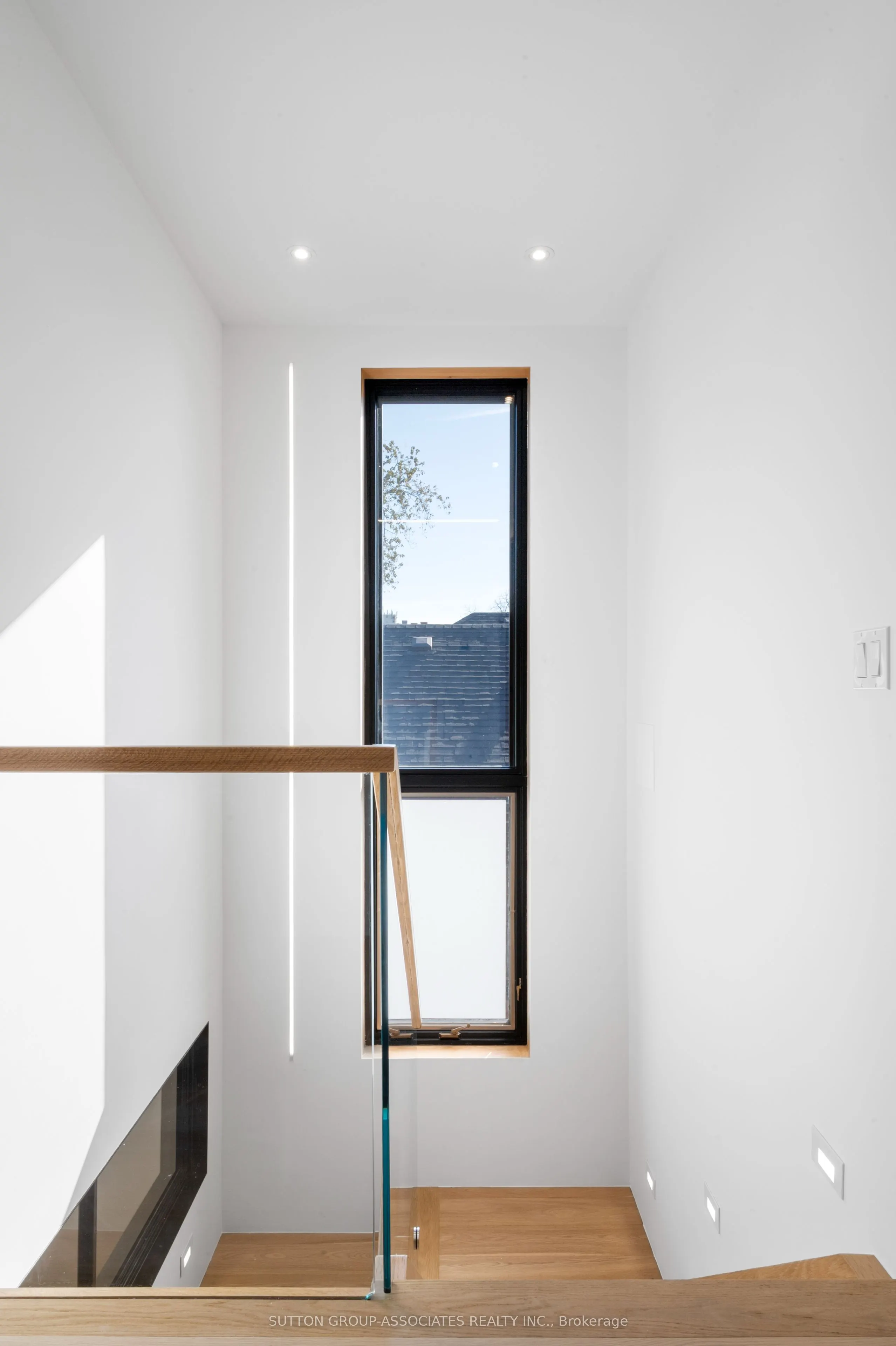20 Kendal Avenue, #Upper