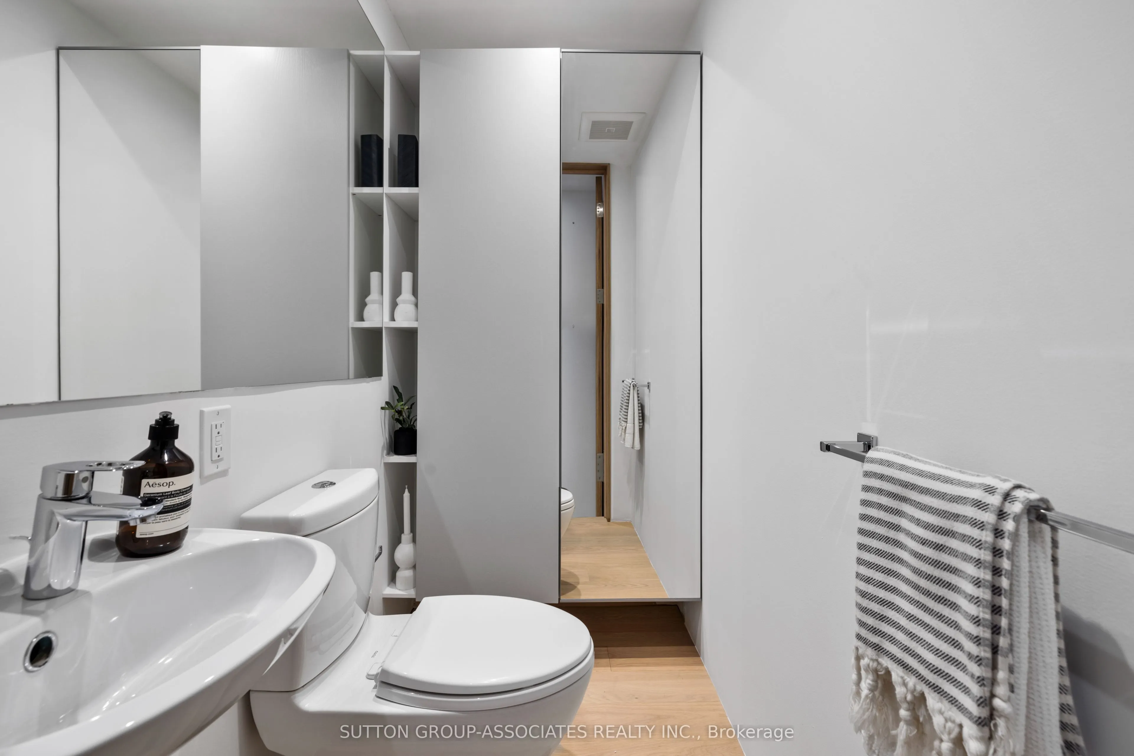 20 Kendal Avenue, #Upper