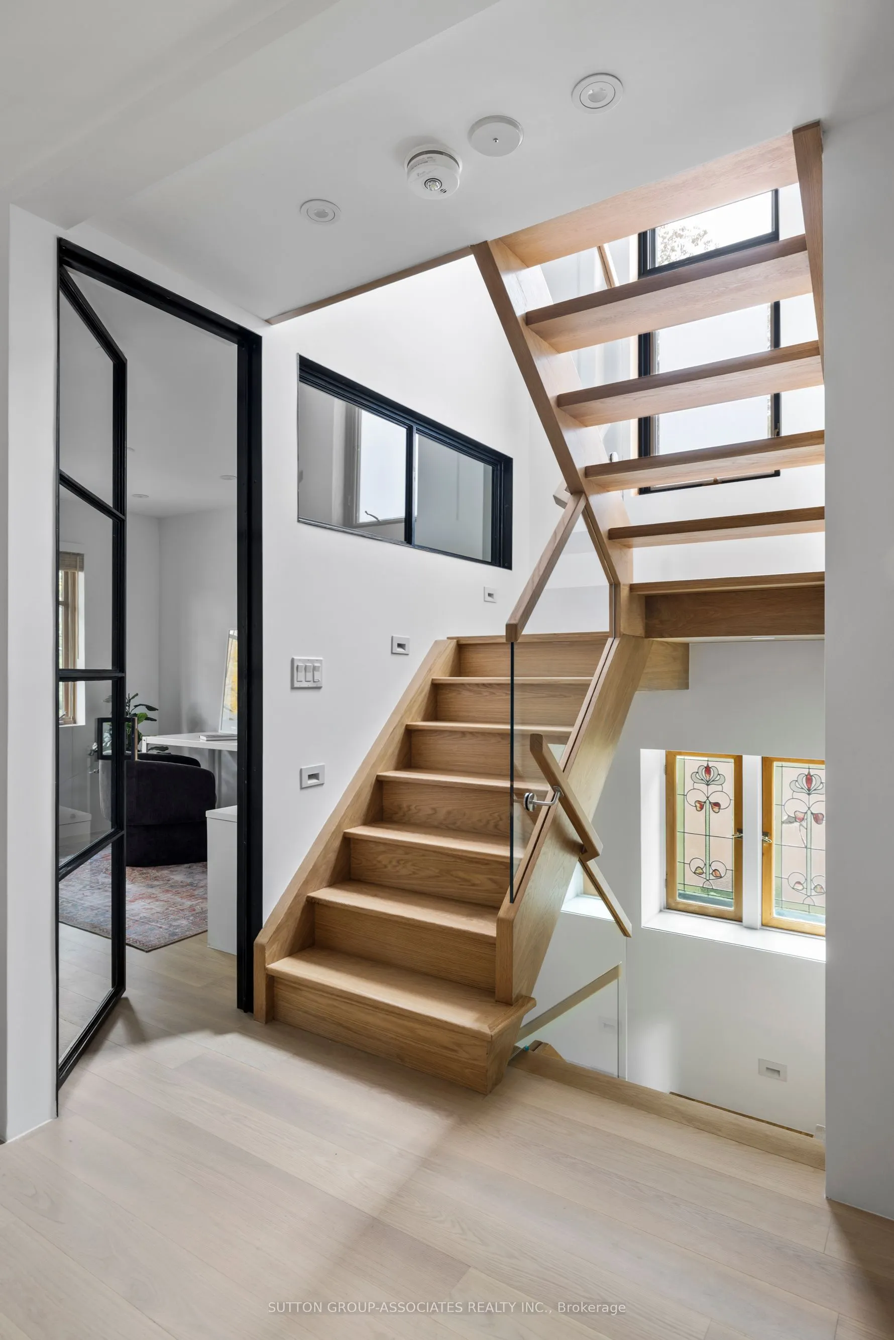 20 Kendal Avenue, #Upper
