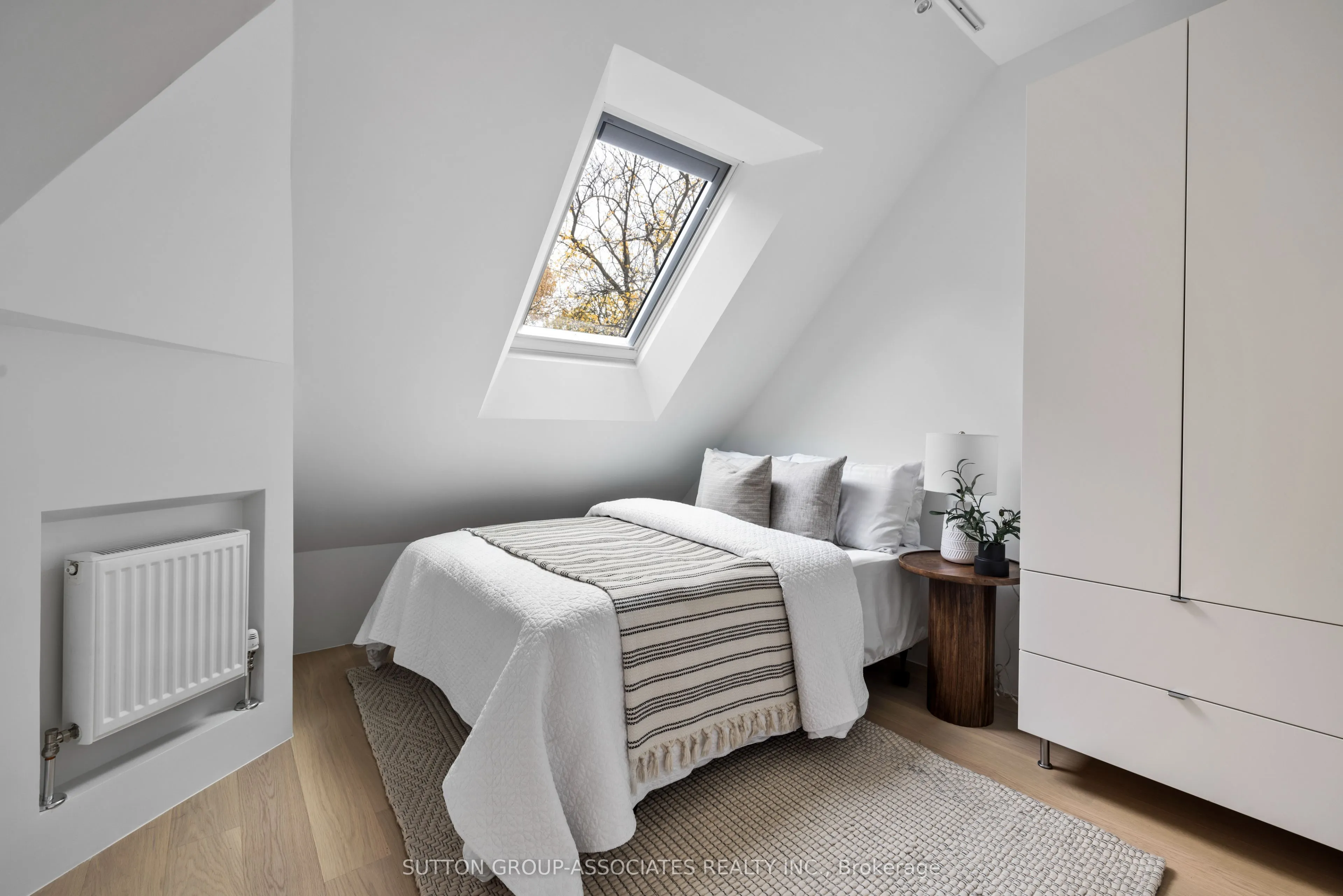 20 Kendal Avenue, #Upper