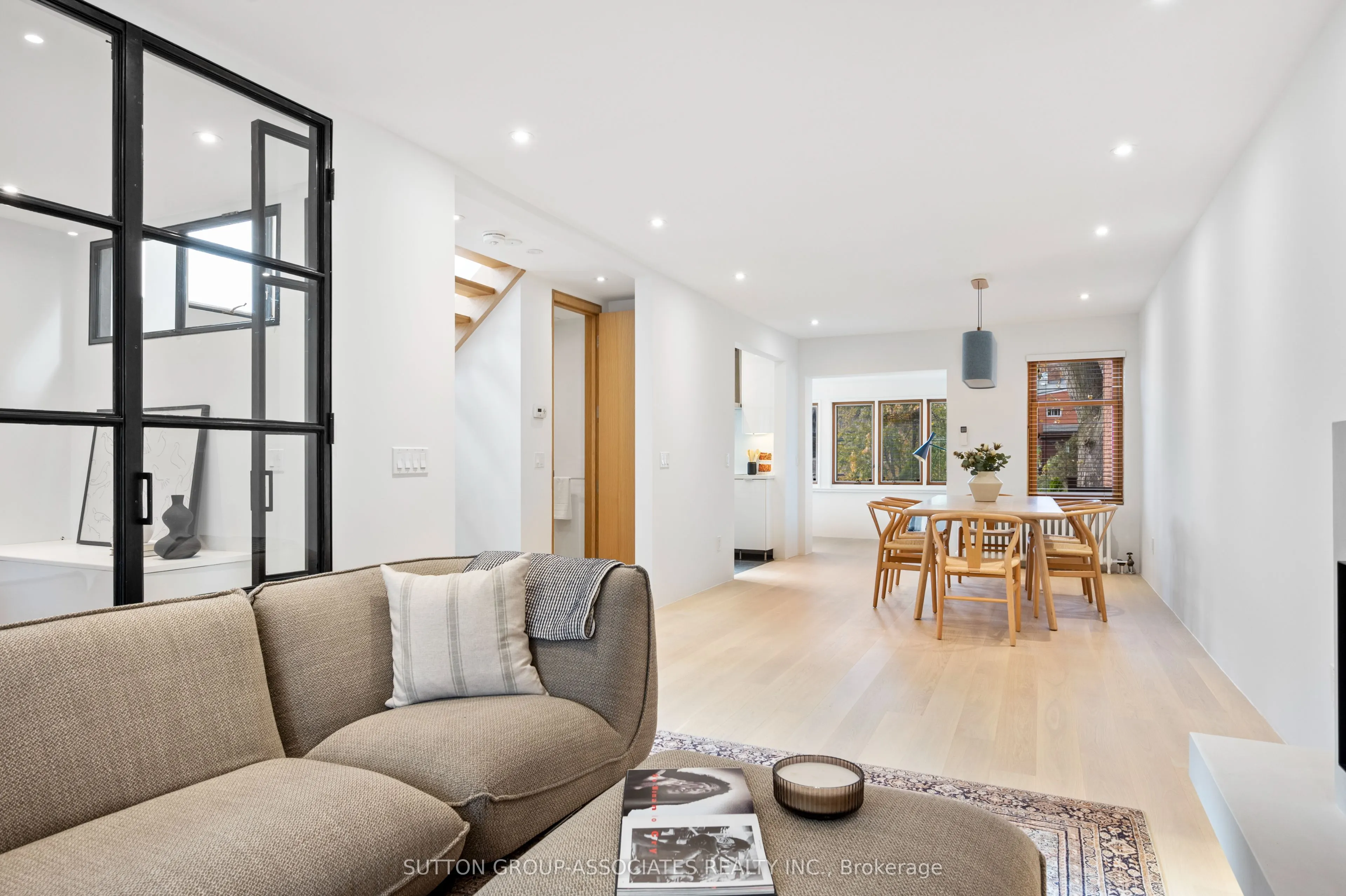 20 Kendal Avenue, #Upper