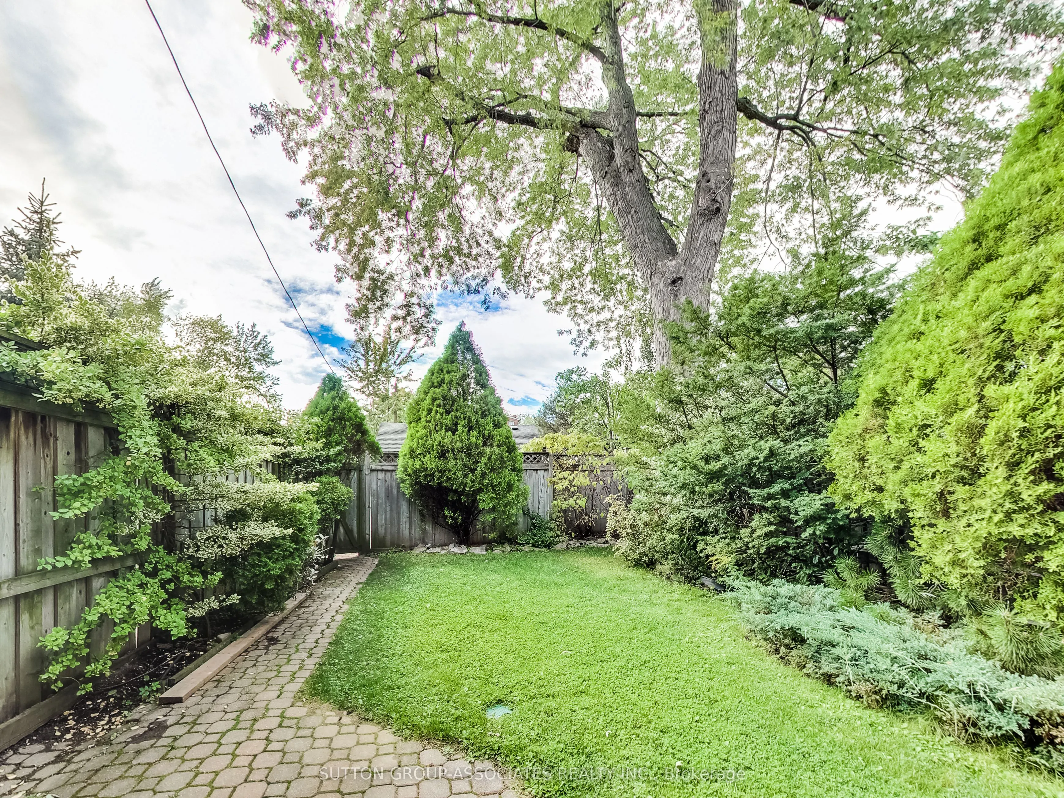 20 Kendal Avenue, #Upper