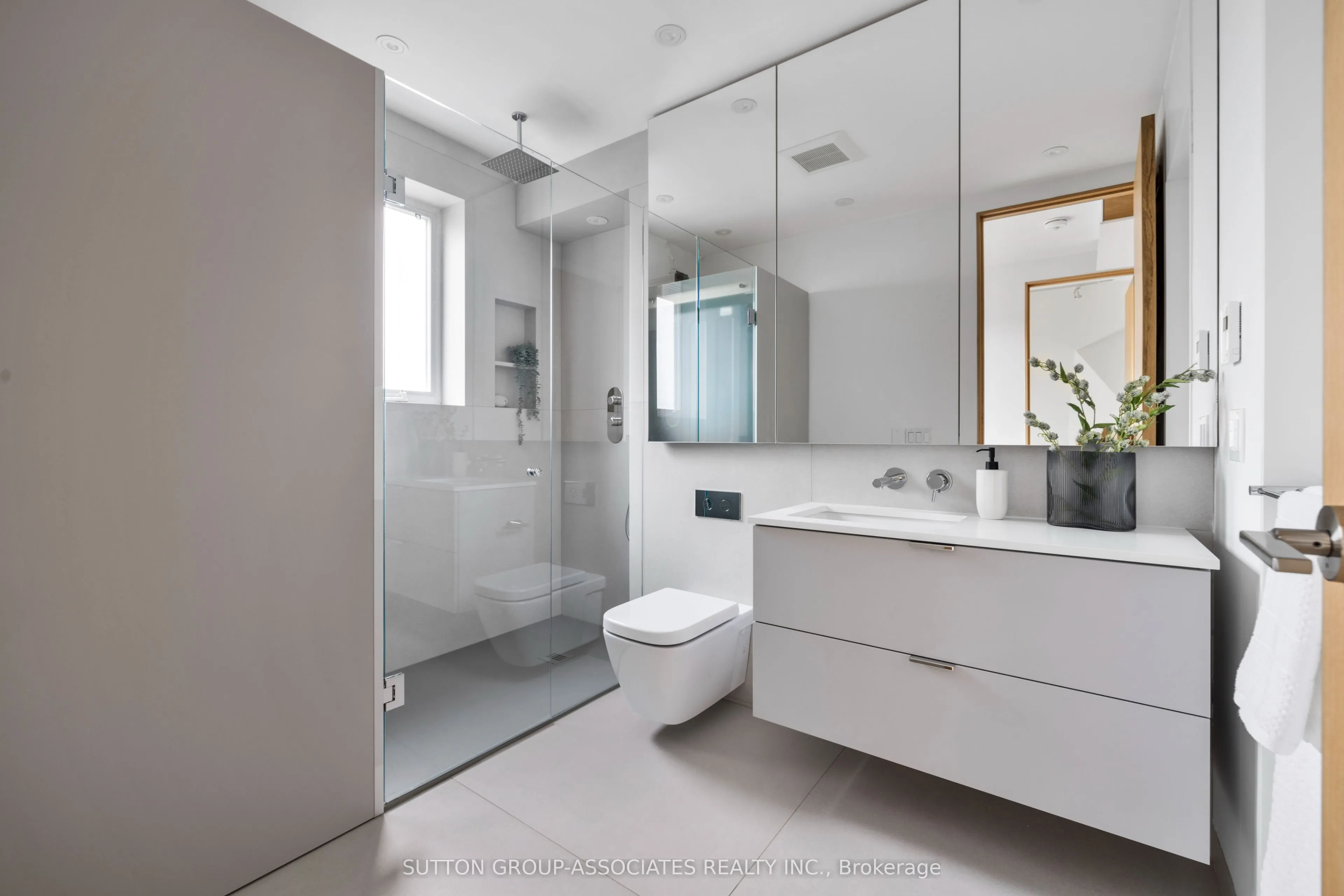 20 Kendal Avenue, #Upper