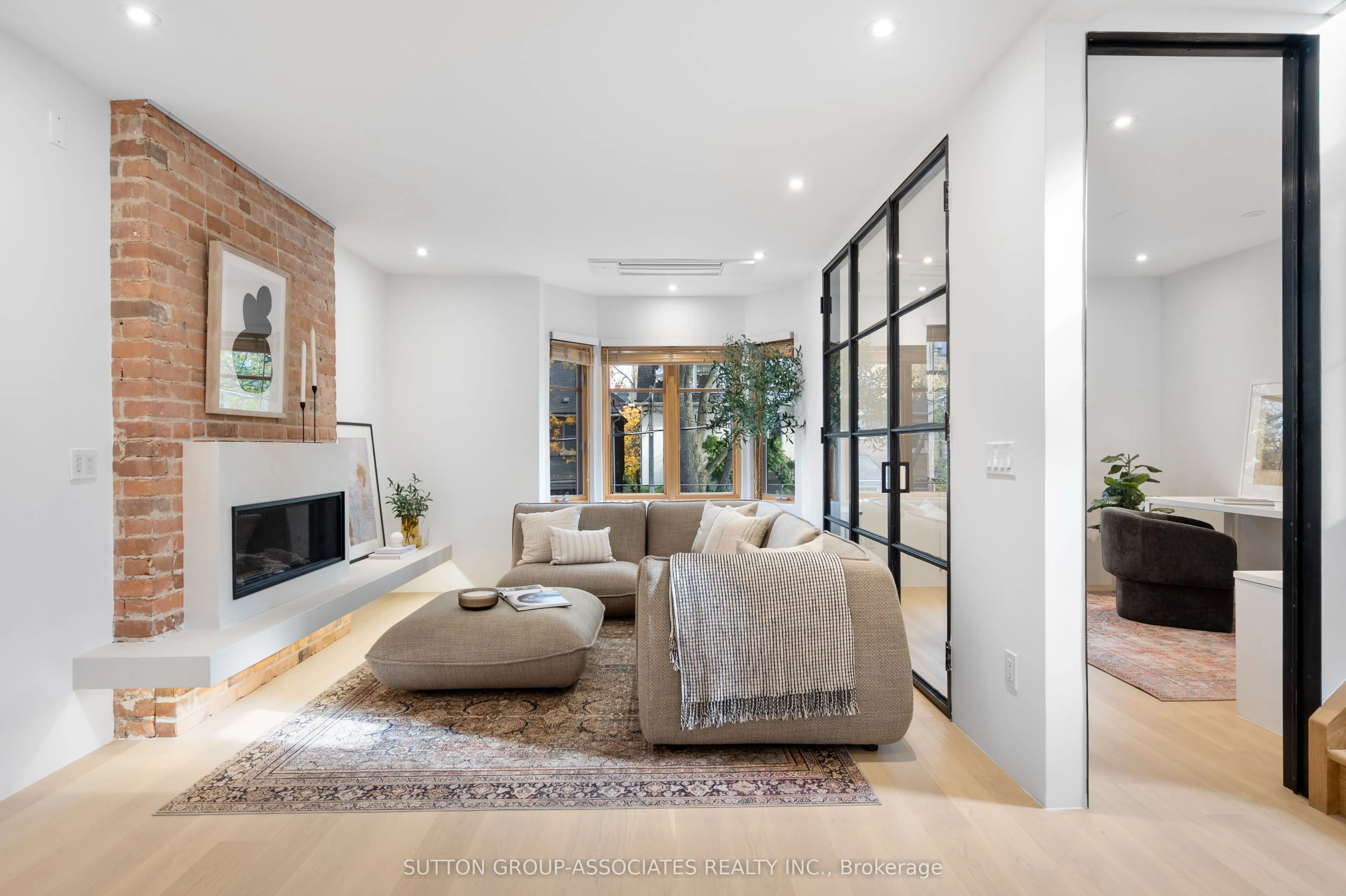 20 Kendal Avenue, #Upper