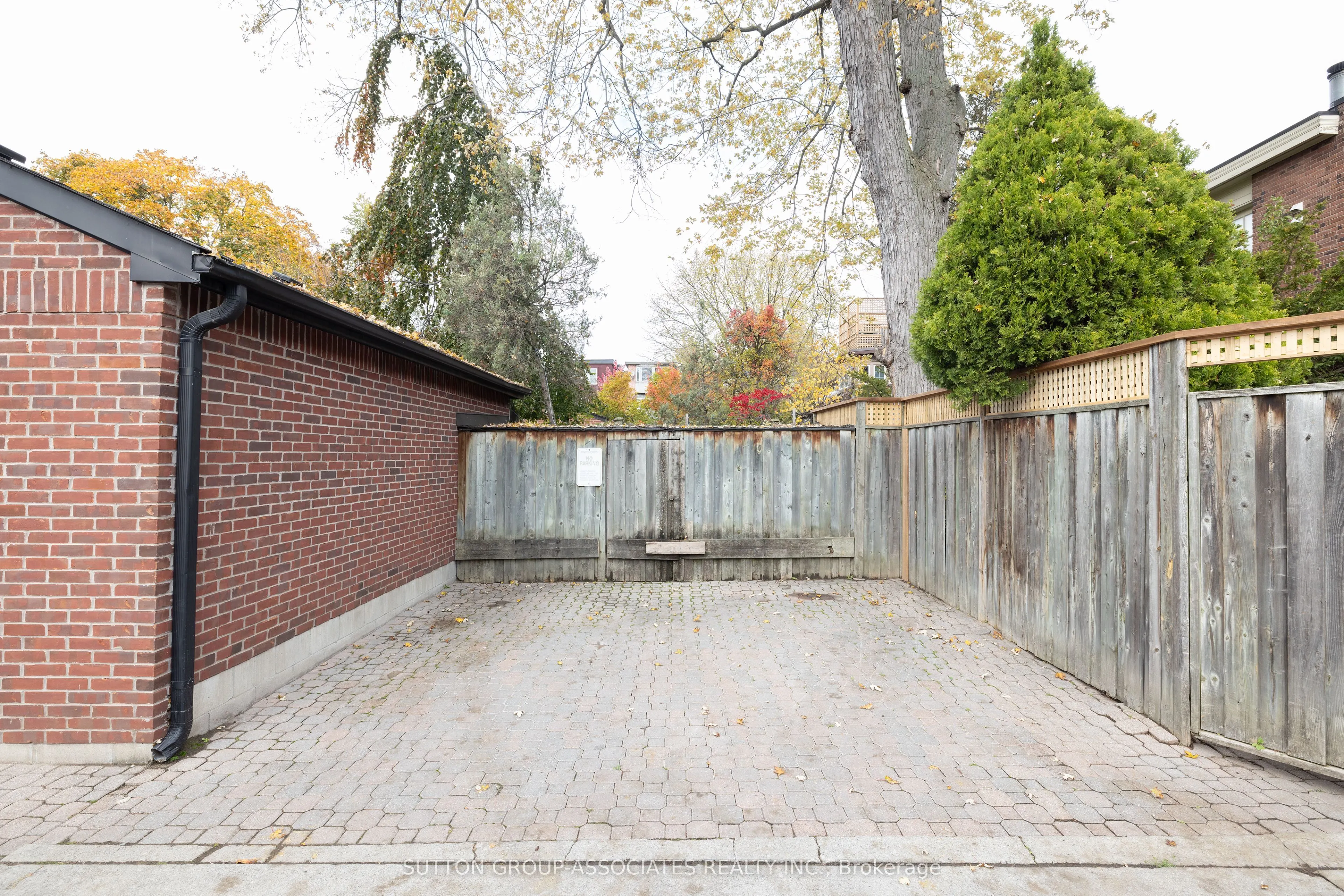 20 Kendal Avenue, #Upper
