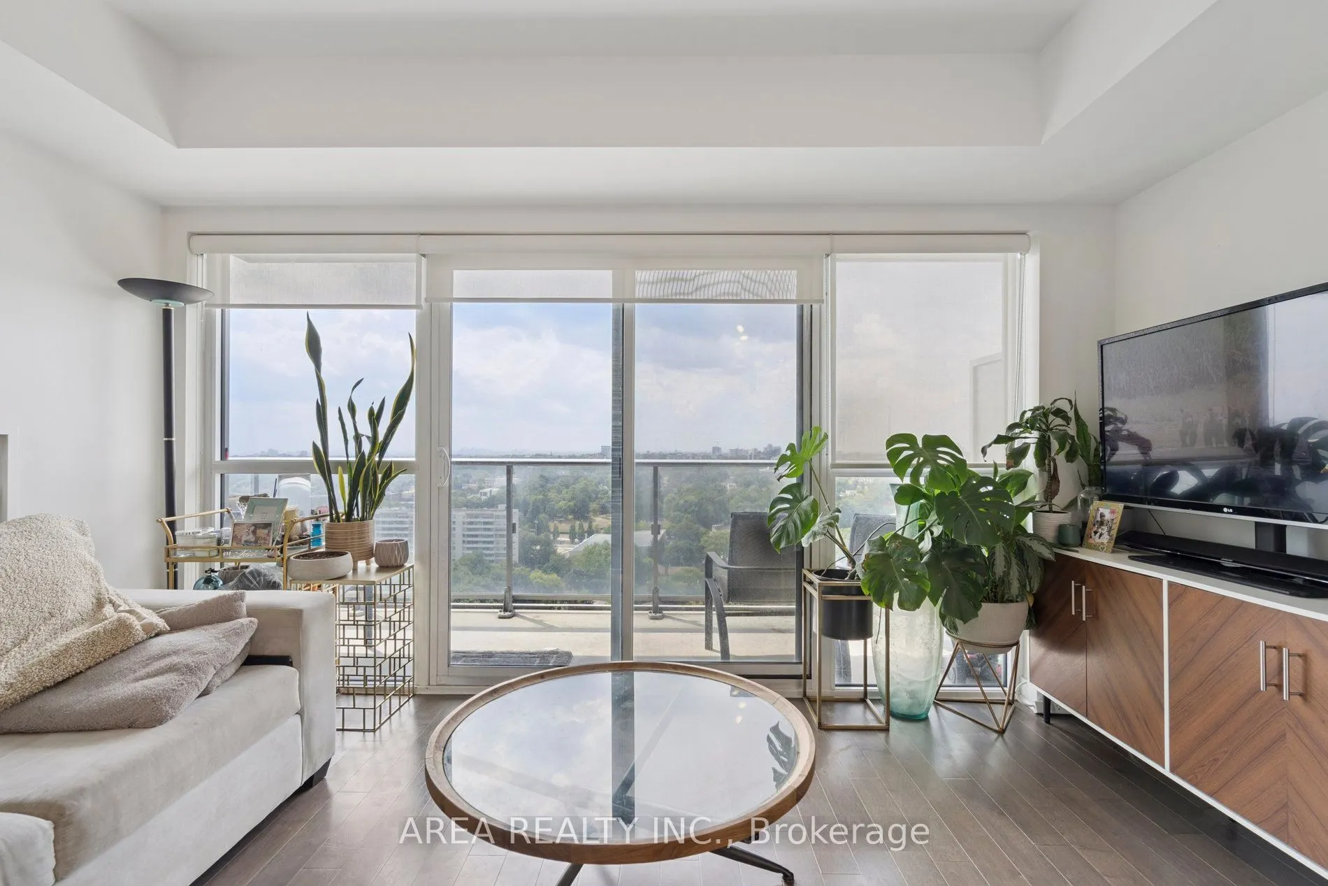 58 Orchard View Boulevard, #1910