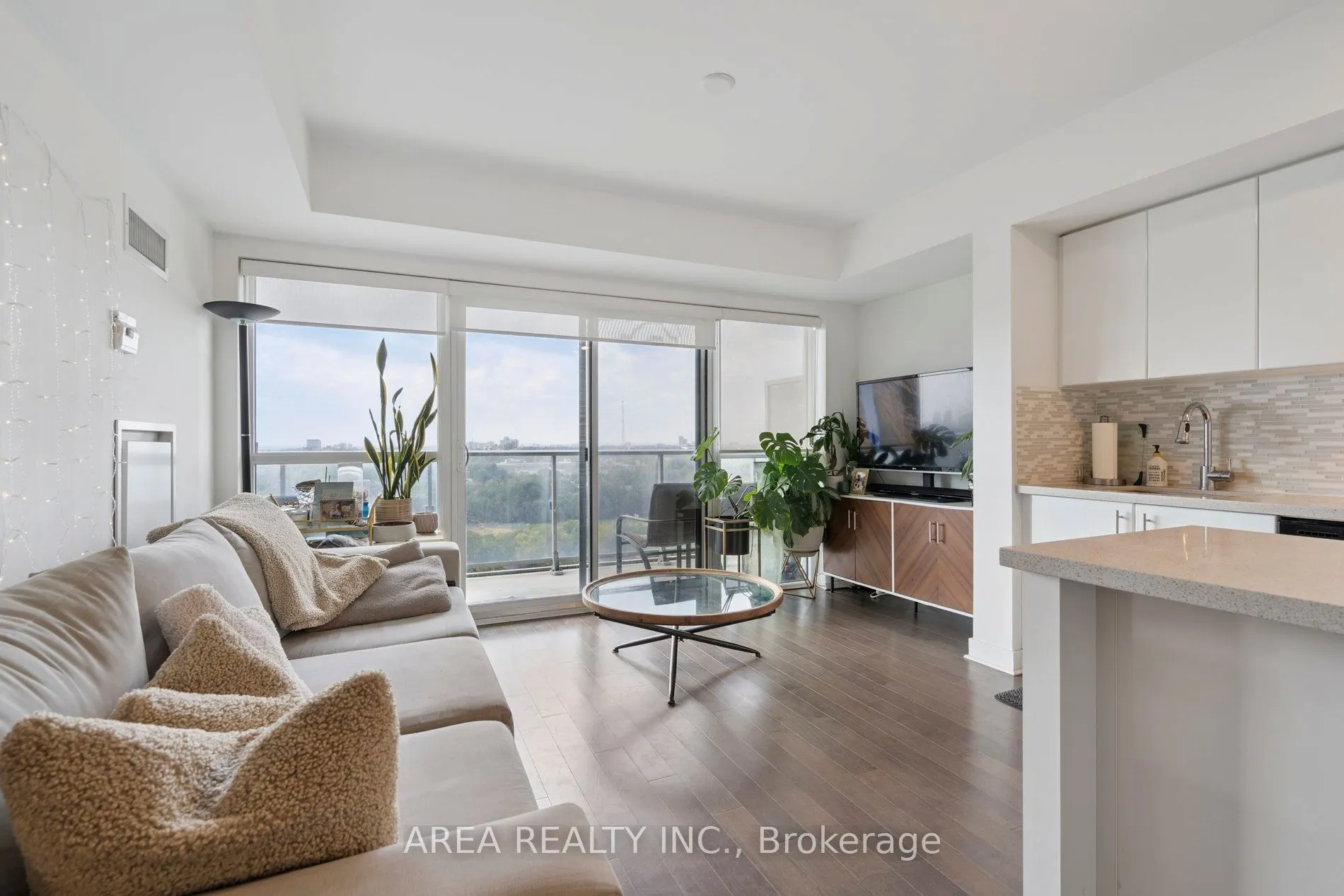 58 Orchard View Boulevard, #1910