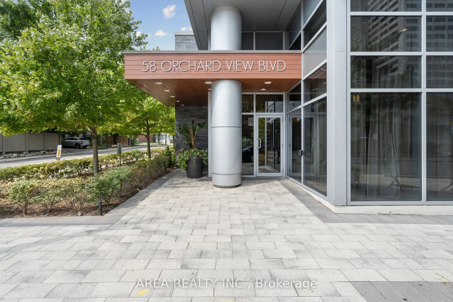 58 Orchard View Boulevard, #1910