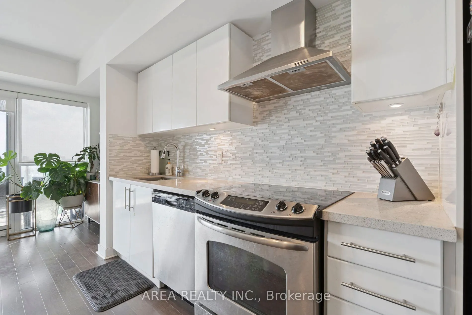 58 Orchard View Boulevard, #1910