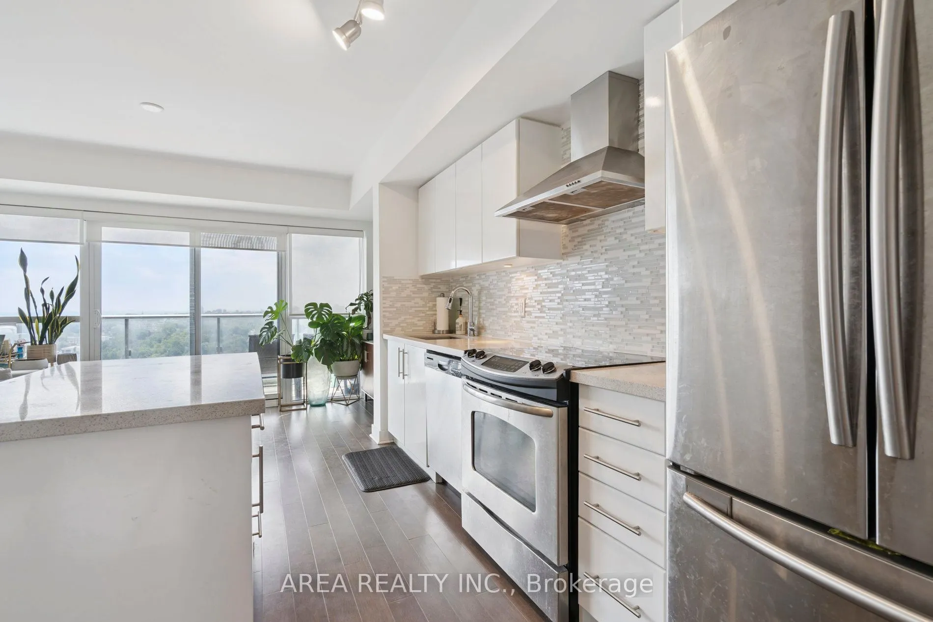 58 Orchard View Boulevard, #1910