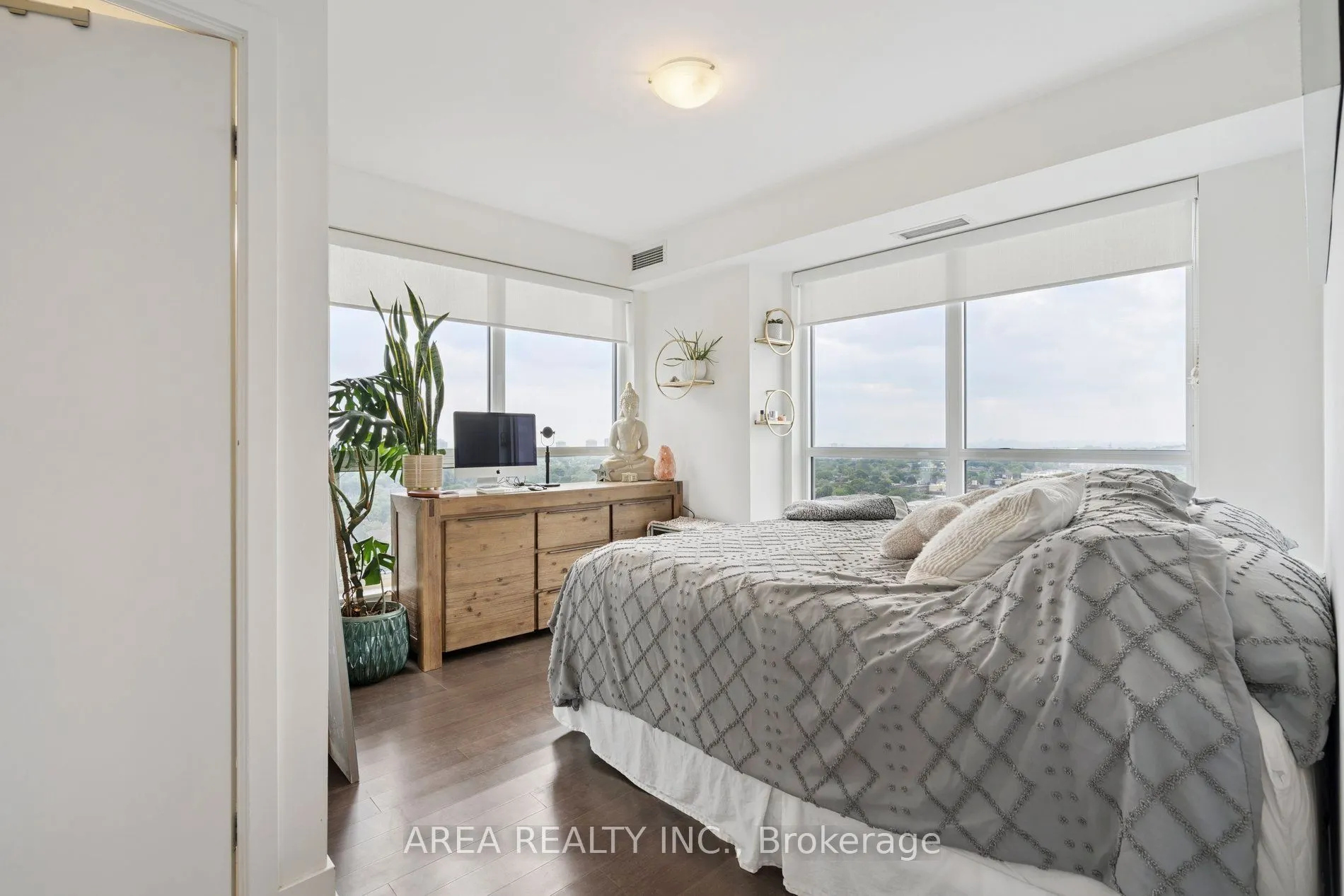 58 Orchard View Boulevard, #1910