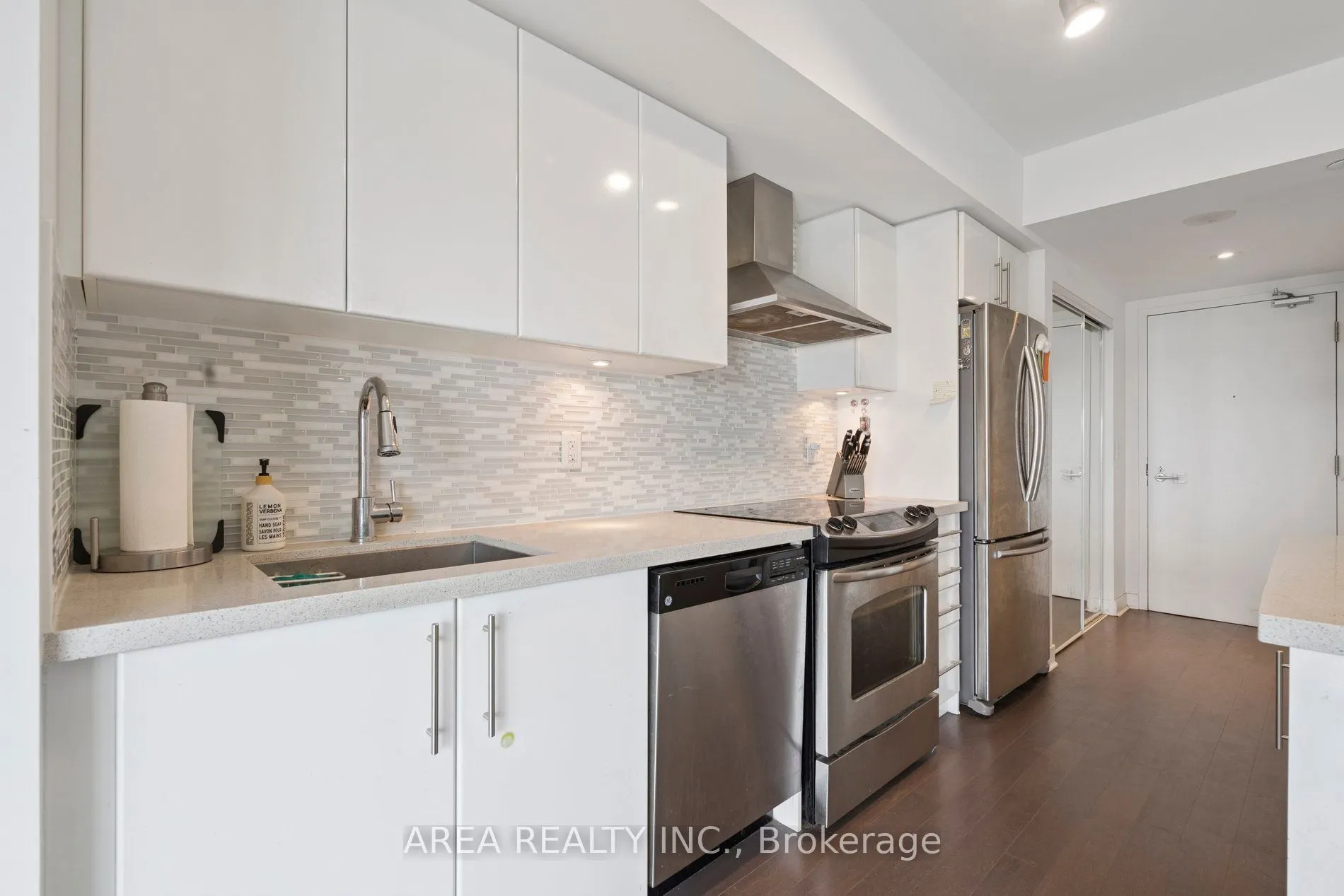 58 Orchard View Boulevard, #1910