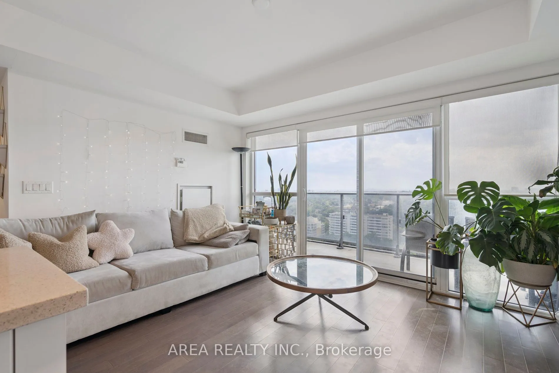 58 Orchard View Boulevard, #1910