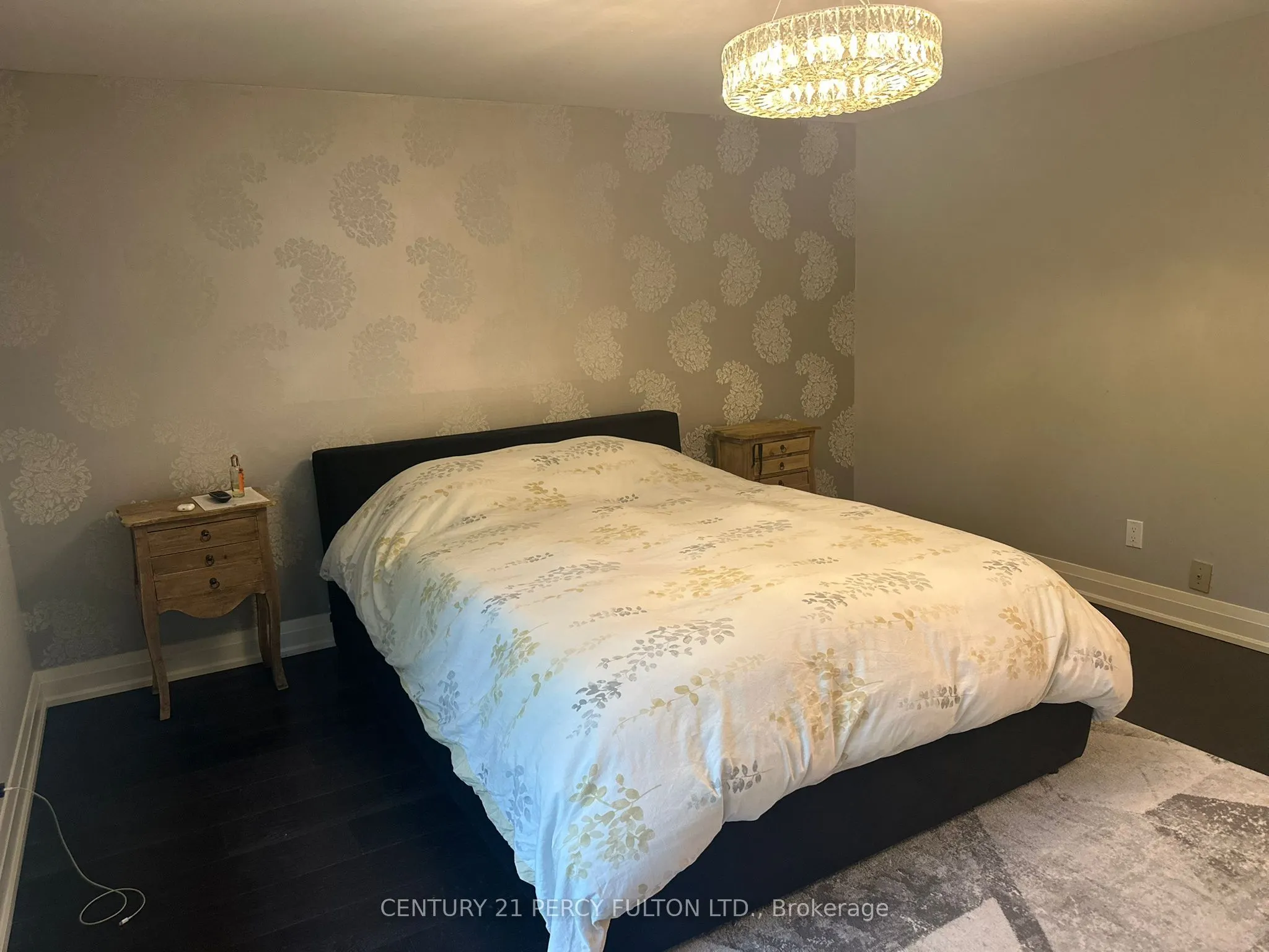 26 Aldenham Crescent