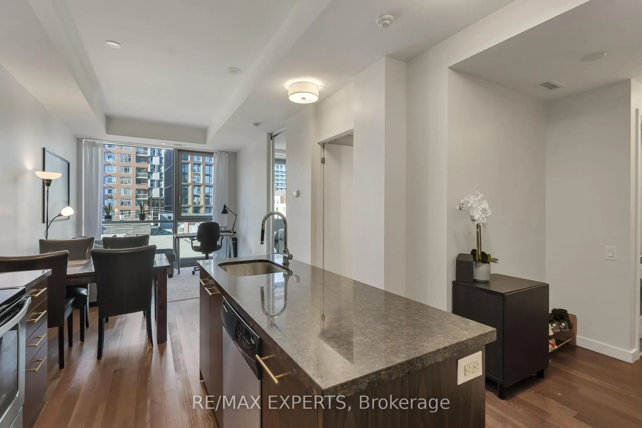 390 Cherry Street, #302