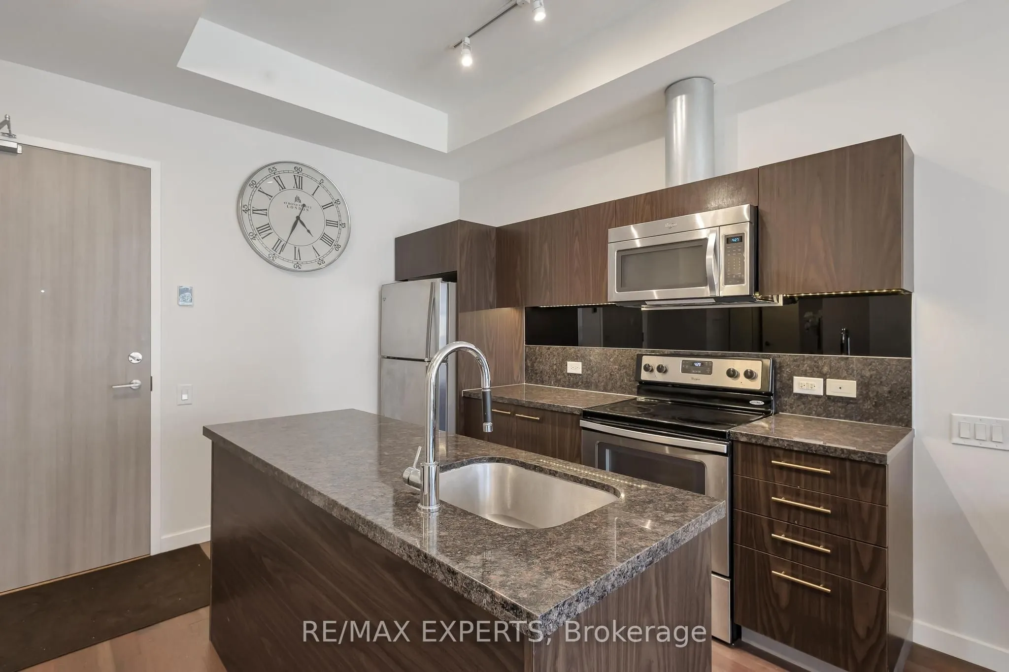 390 Cherry Street, #302