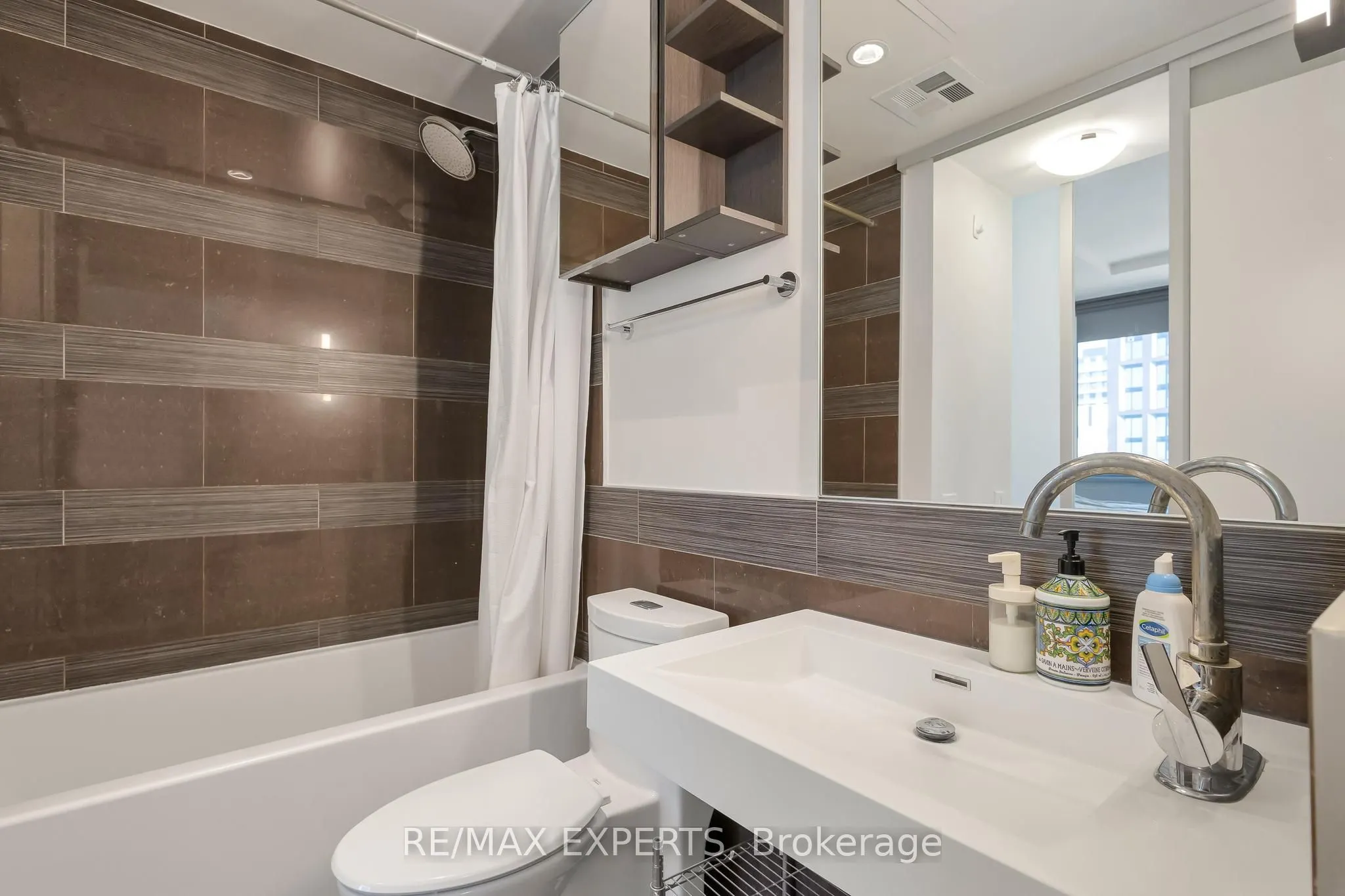 390 Cherry Street, #302