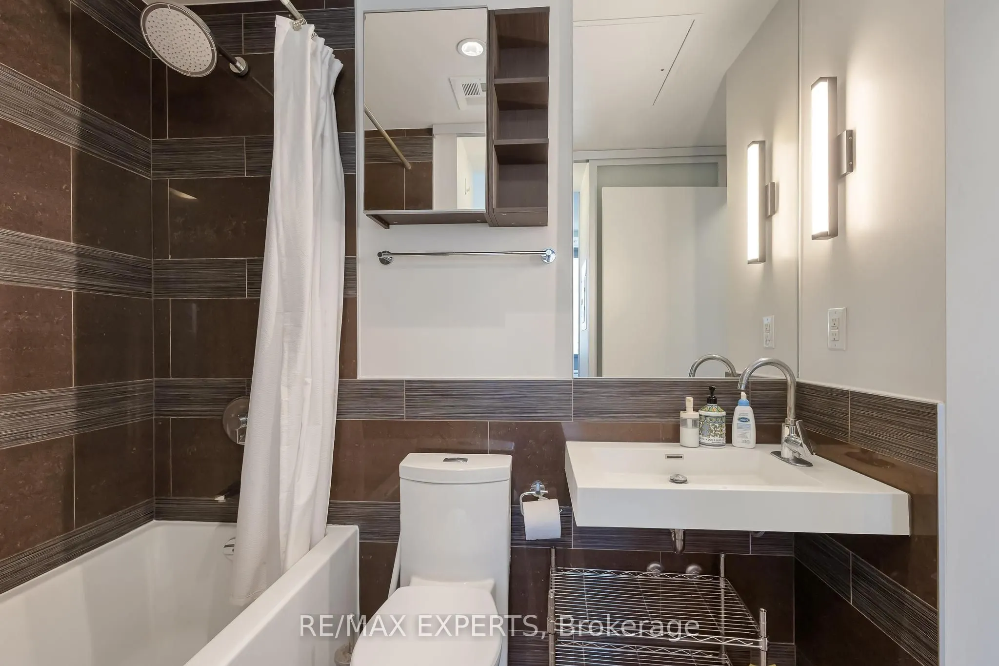 390 Cherry Street, #302
