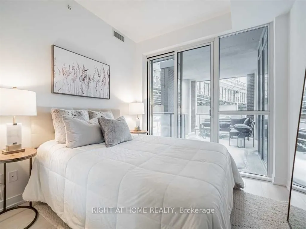 20 Bruyeres Mews, #305
