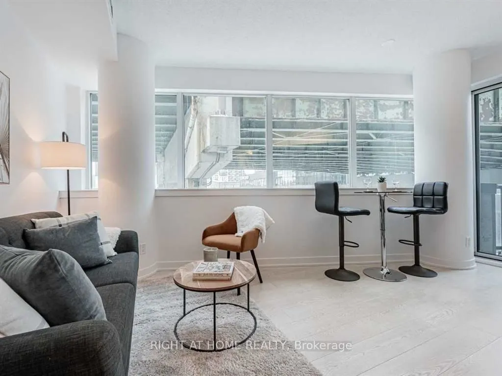 20 Bruyeres Mews, #305