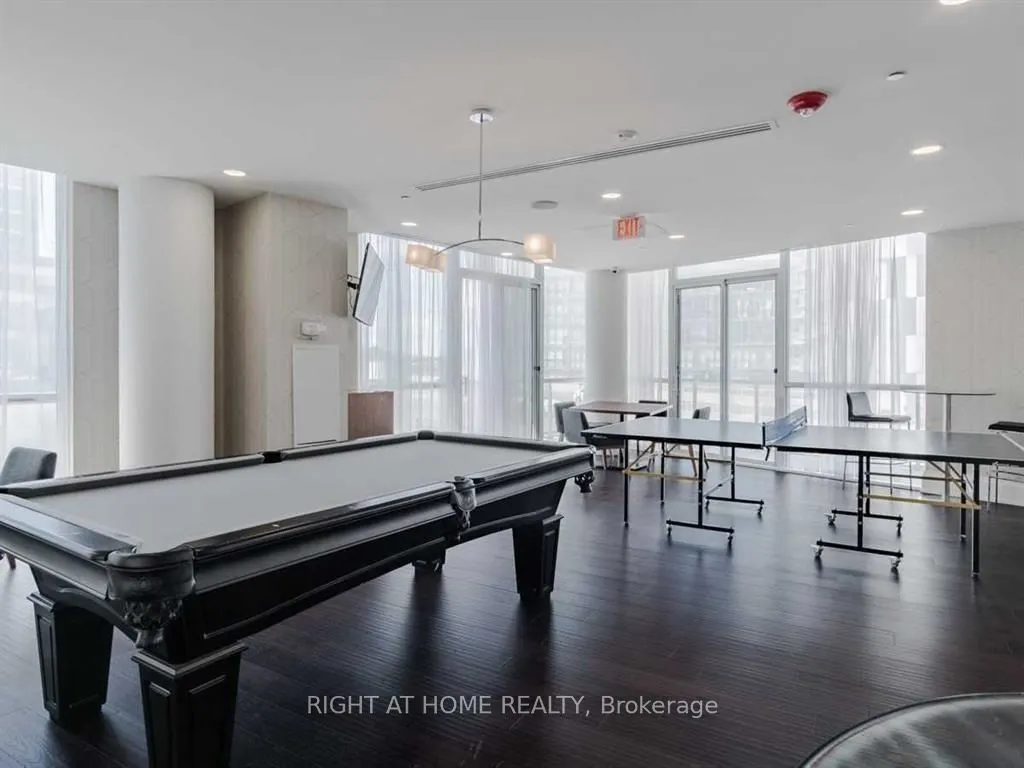 20 Bruyeres Mews, #305