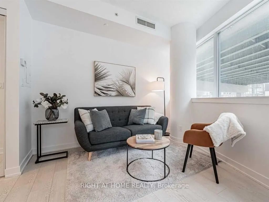 20 Bruyeres Mews, #305