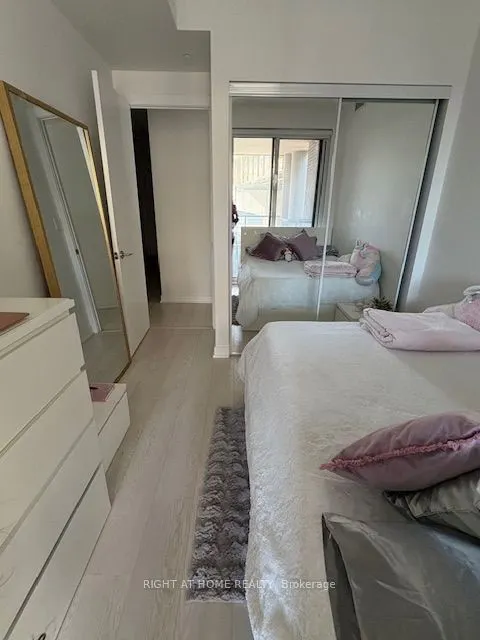 20 Bruyeres Mews, #305